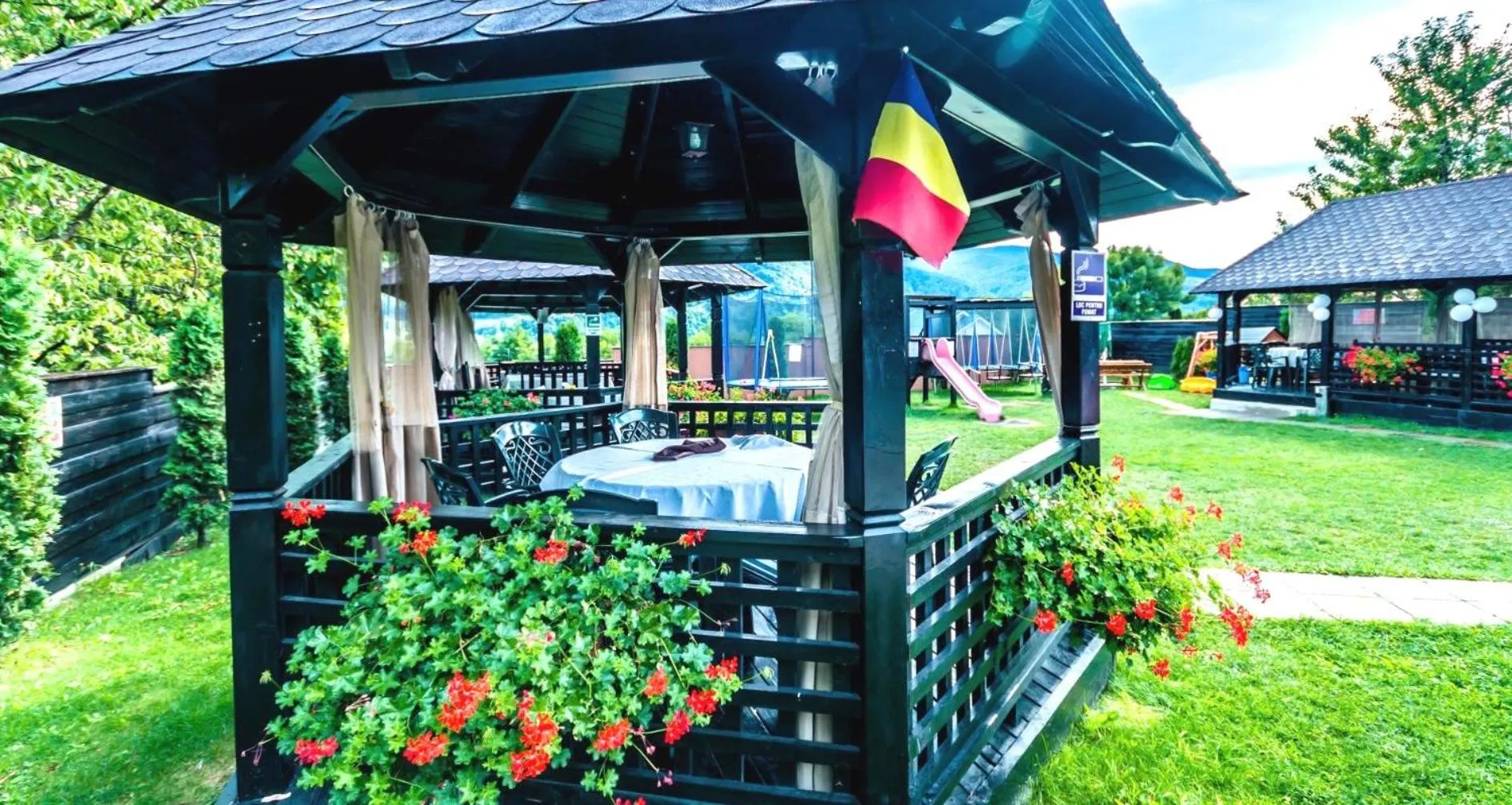 Restaurant/places to eat in Pensiunea Camena