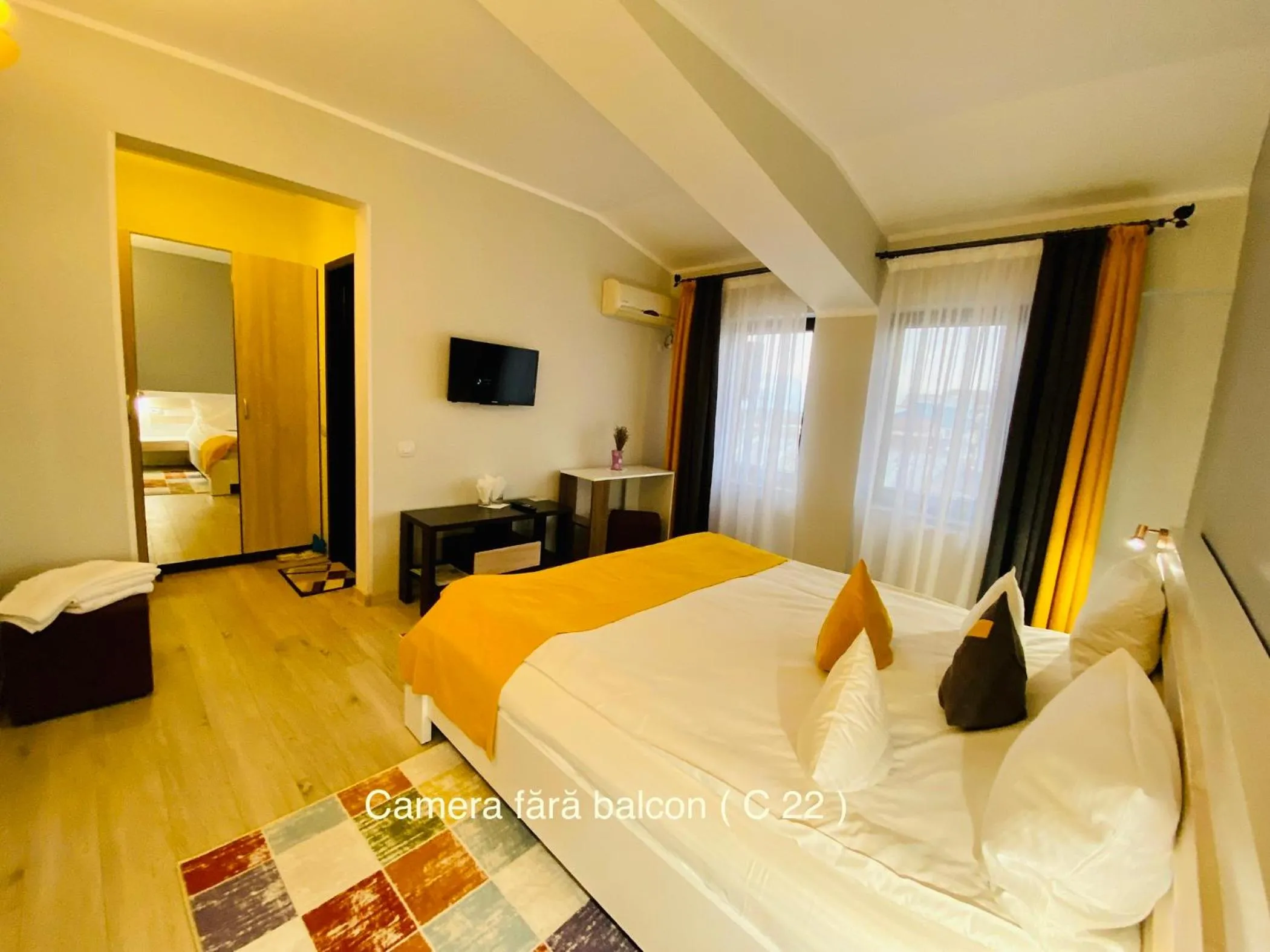 Bed in Pensiunea Camena