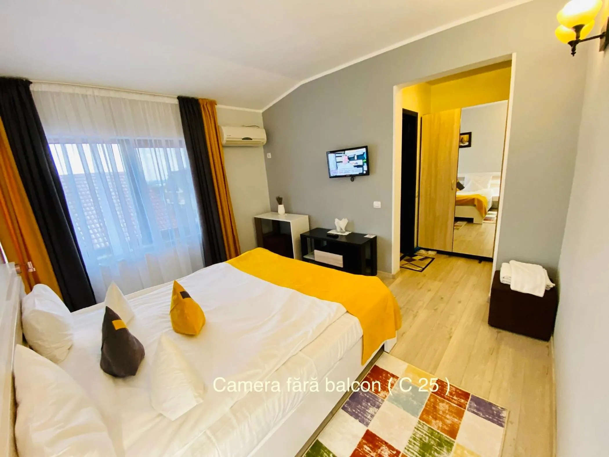 Bed in Pensiunea Camena