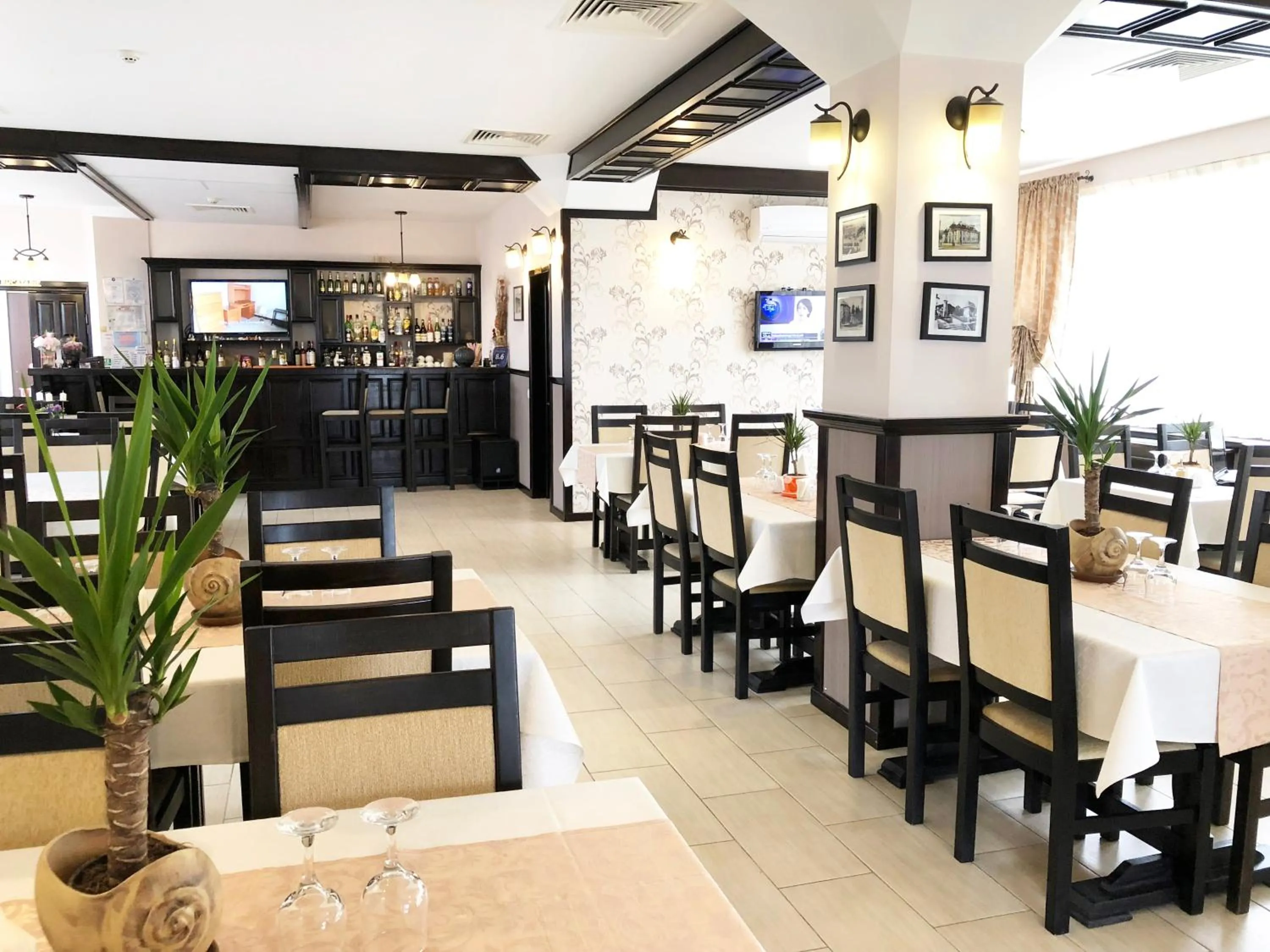 Restaurant/places to eat in Pensiunea Camena