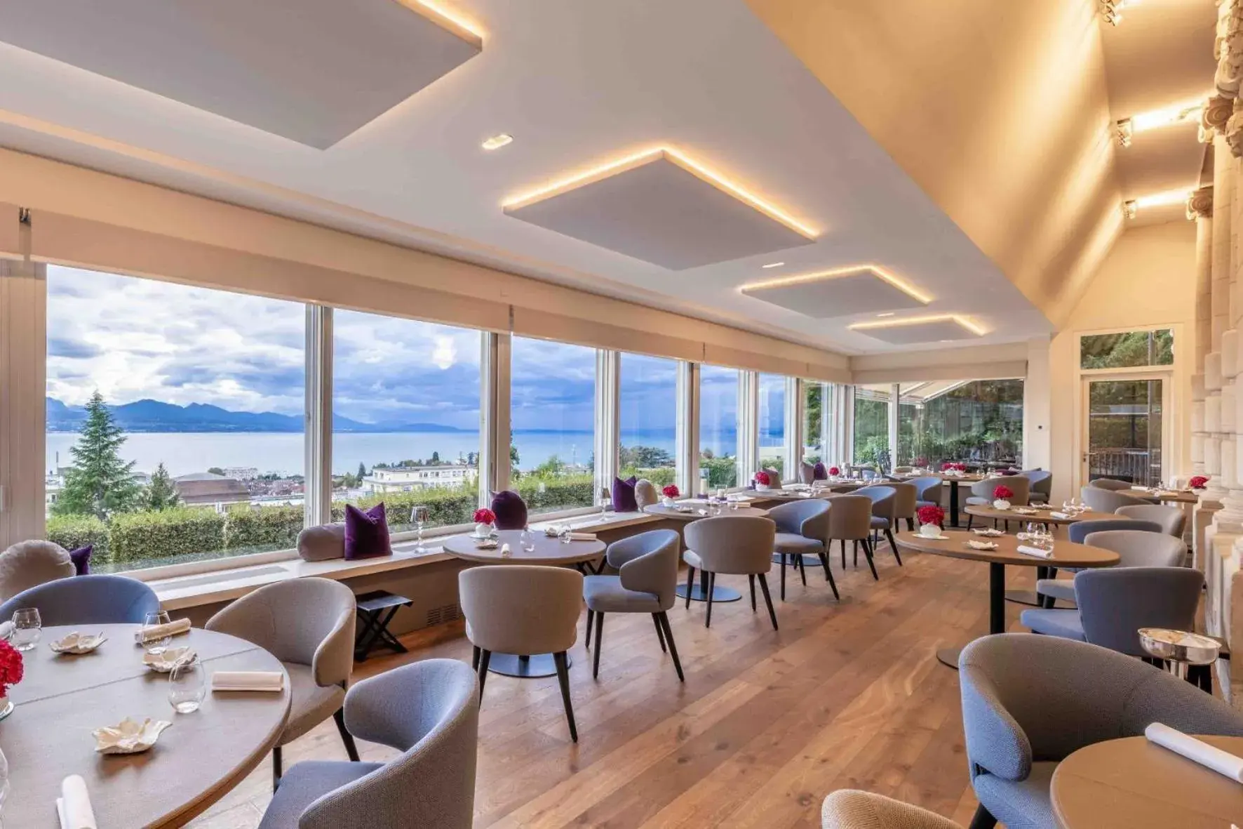 Restaurant/places to eat in Lausanne Palace Restaurant/places to eat in Lausanne Palace