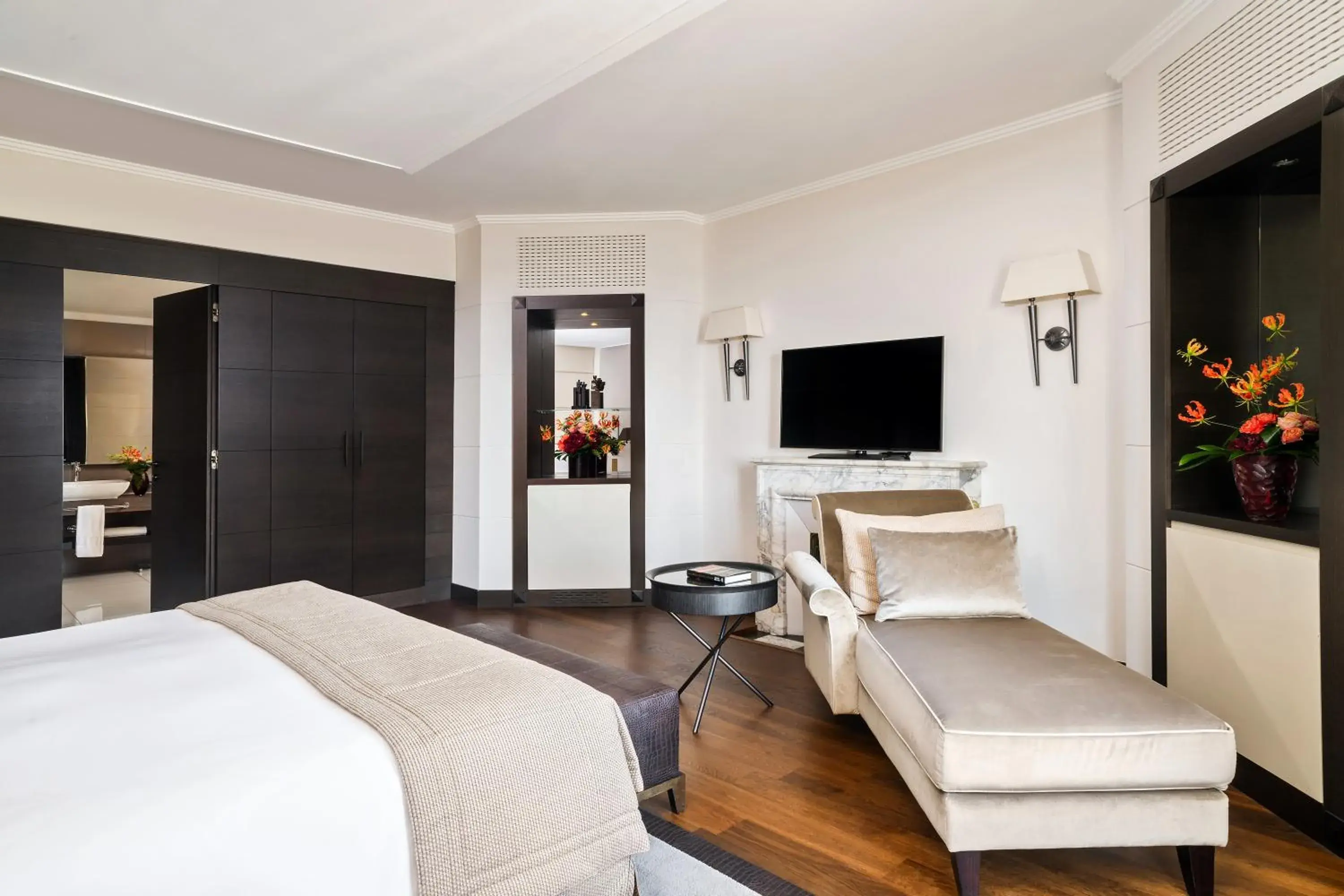 Bedroom, Bed in Lausanne Palace Bedroom, Bed in Lausanne Palace