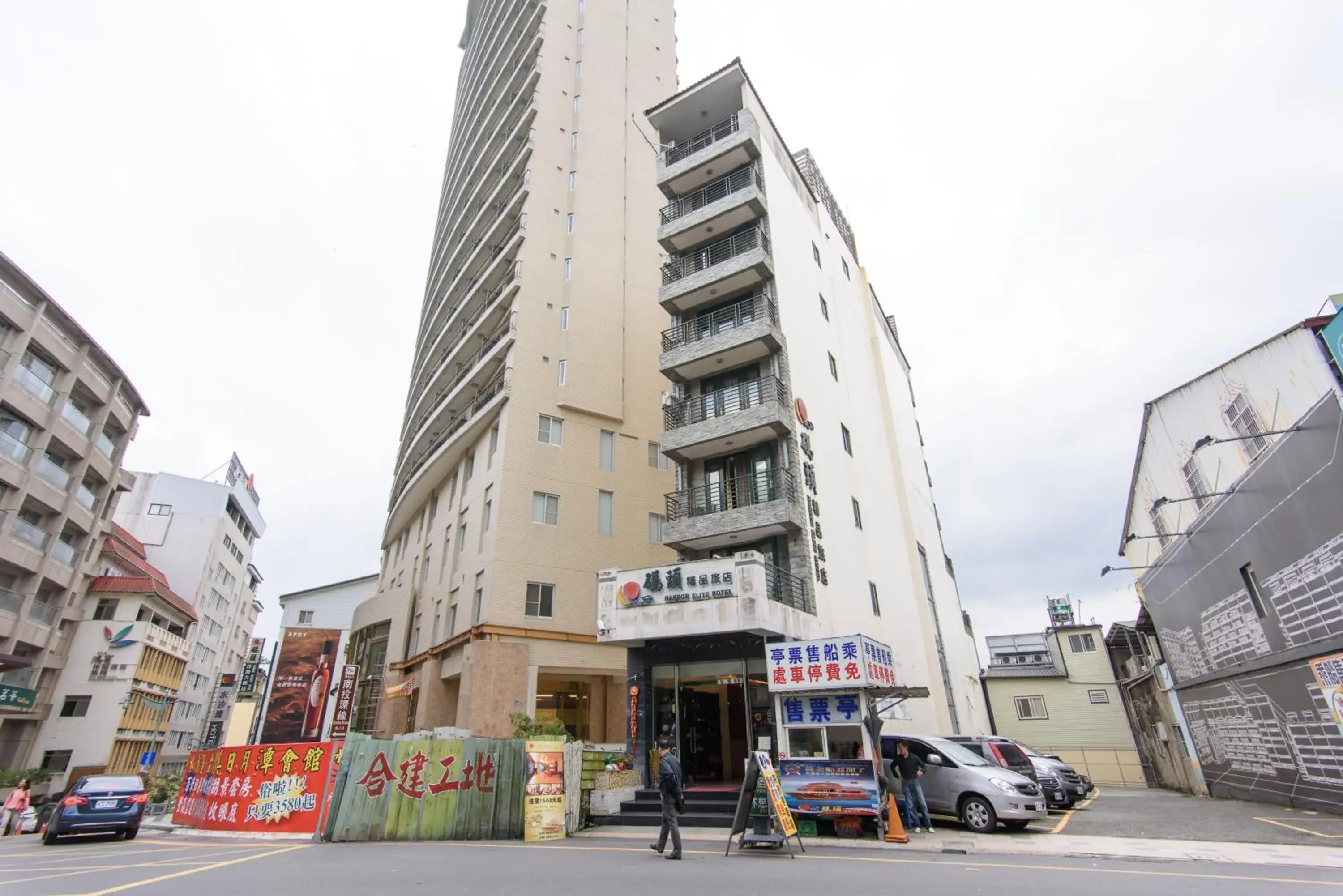 Property building in Harbor Elite Hotel Property building in Harbor Elite Hotel