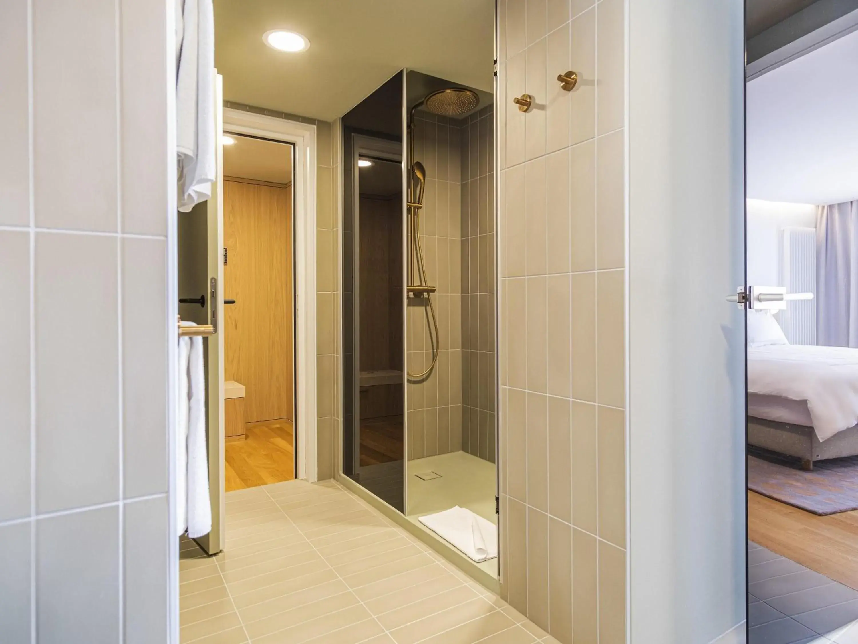 Bedroom, Bed in Swissôtel Kursaal Bern Bedroom, Bed in Swissôtel Kursaal Bern