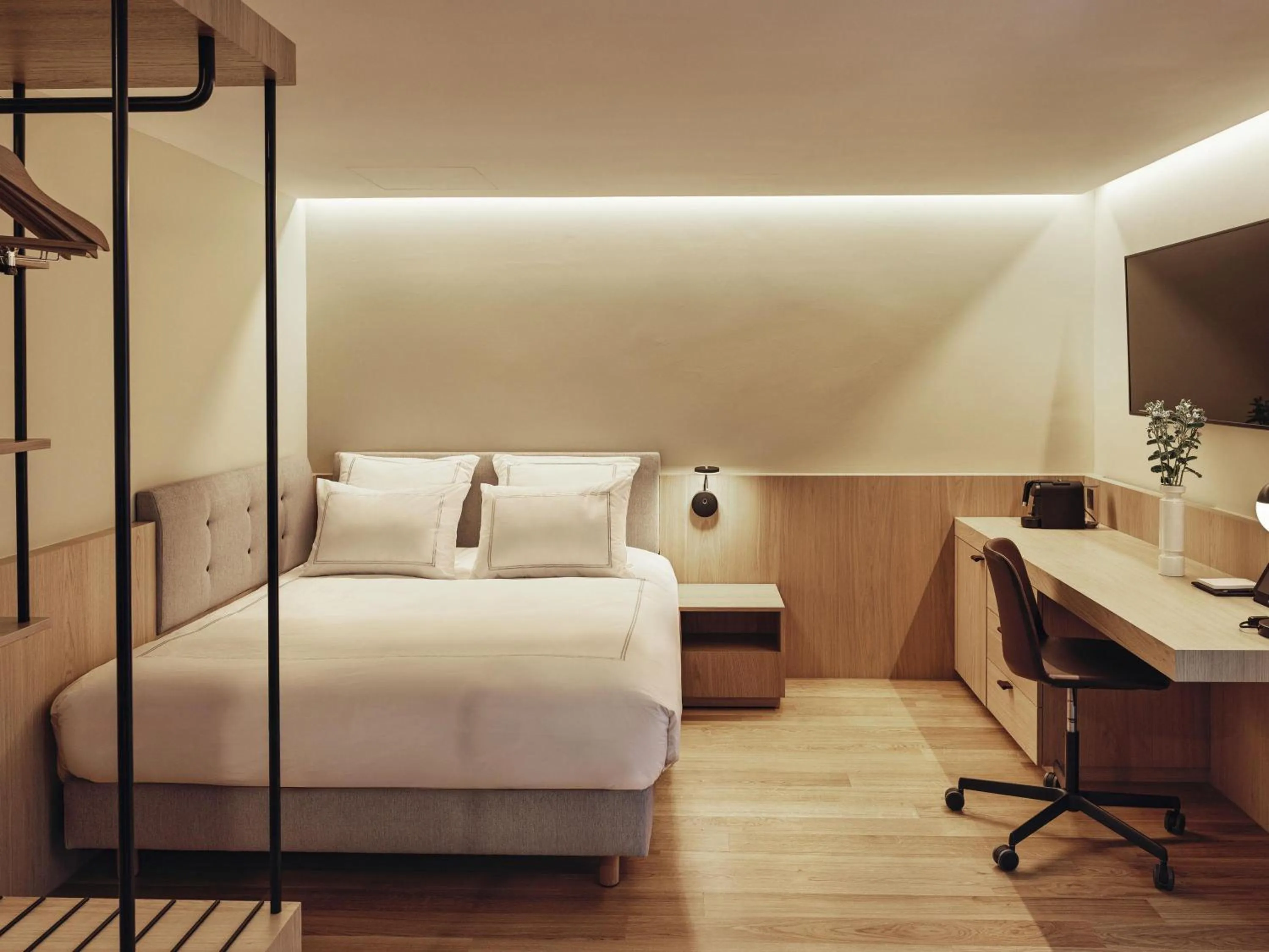 Bedroom, Bed in Swissôtel Kursaal Bern