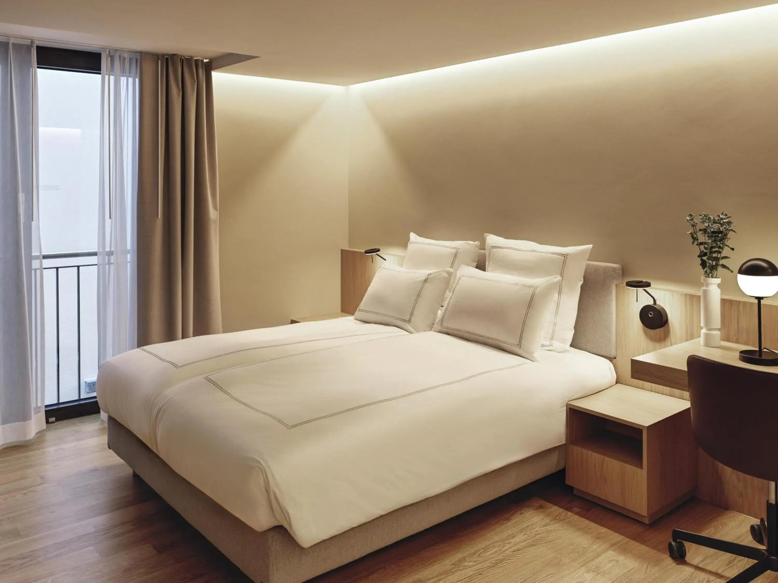 Bedroom, Bed in Swissôtel Kursaal Bern Bedroom, Bed in Swissôtel Kursaal Bern