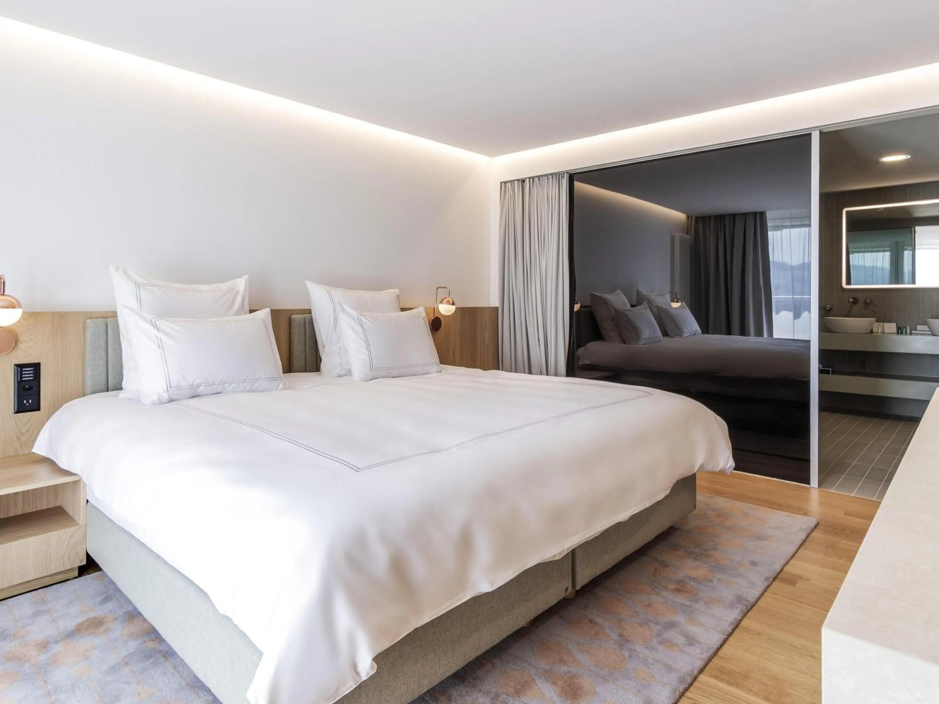 Photo of the whole room, Bed in Swissôtel Kursaal Bern