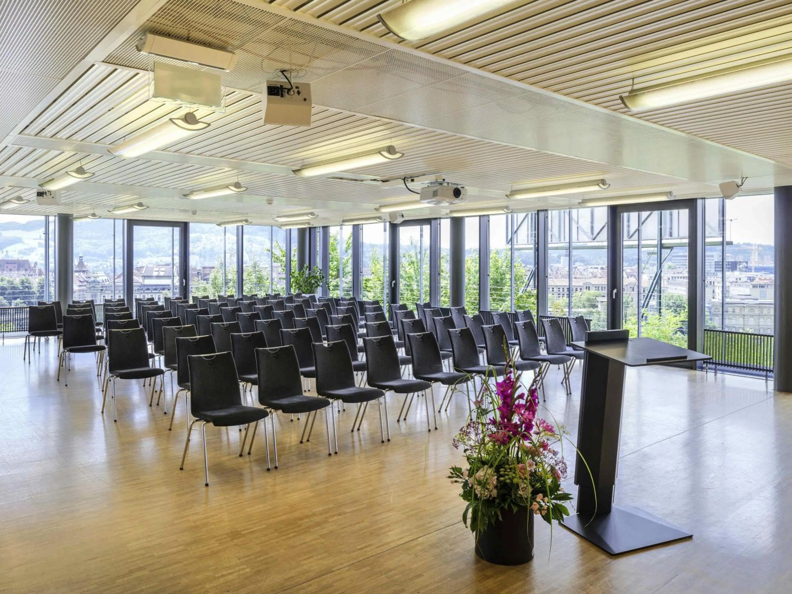 Meeting/conference room in Swissôtel Kursaal Bern
