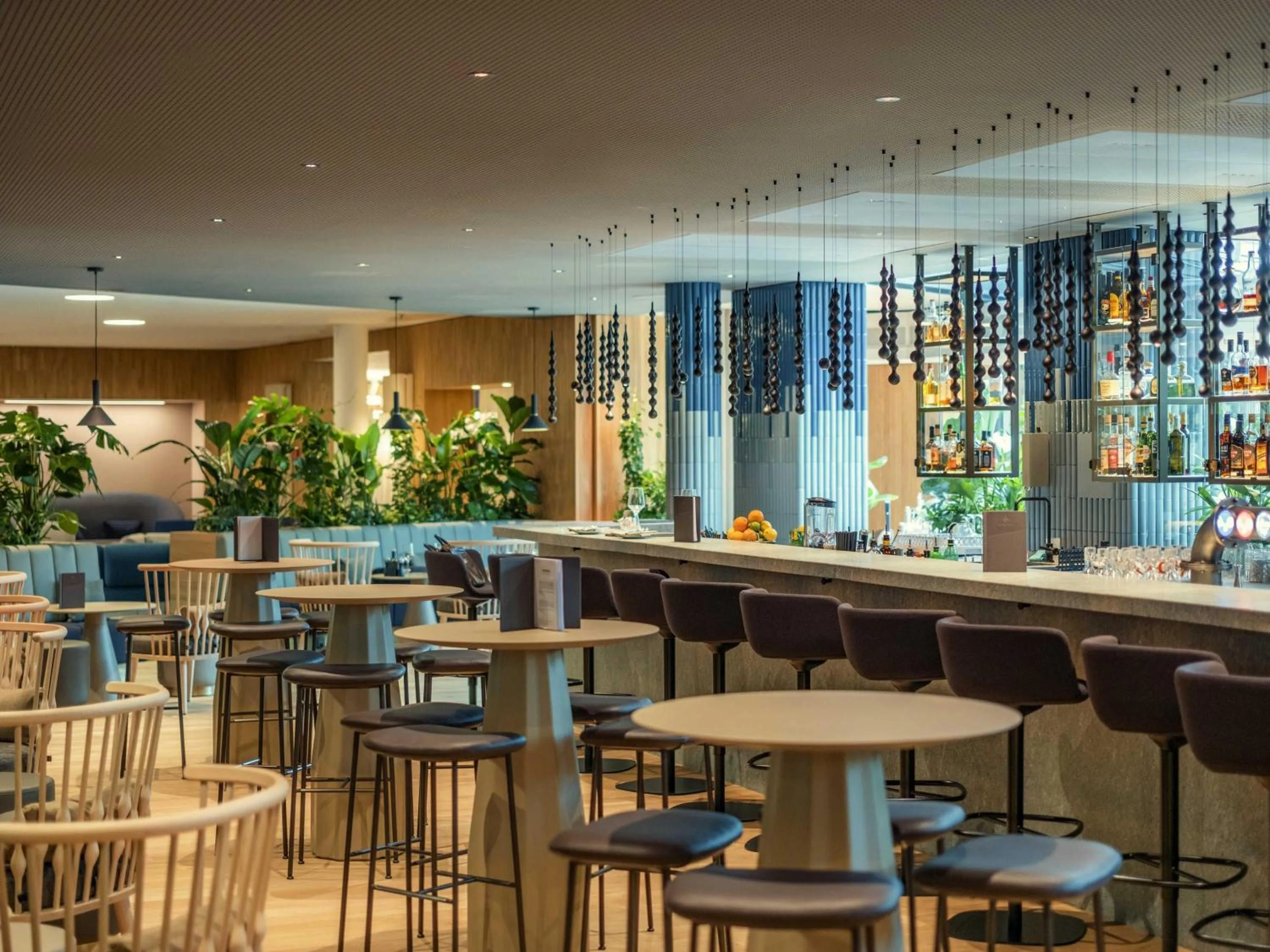 Lounge or bar in Swissôtel Kursaal Bern
