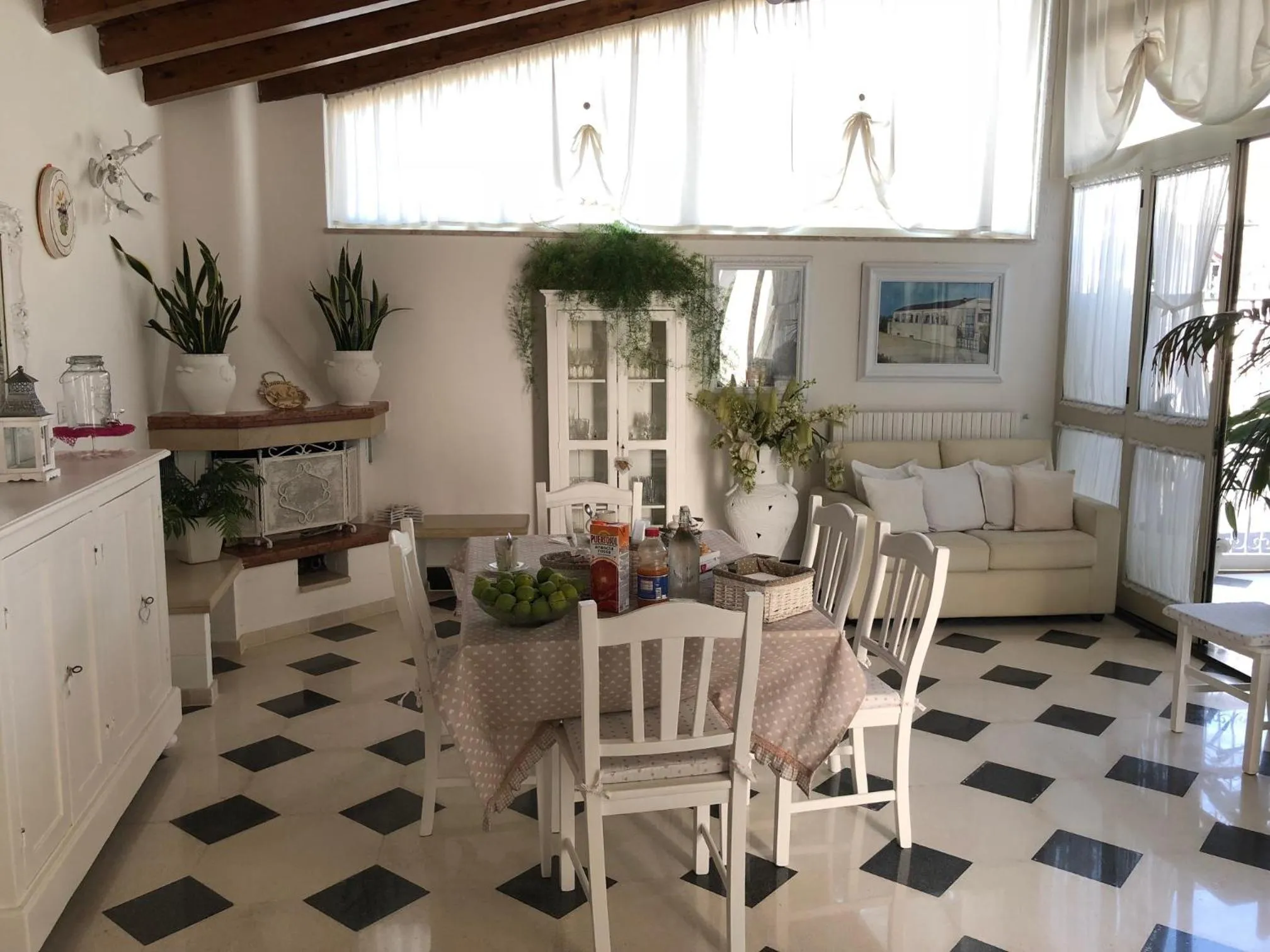 Breakfast in Villa Nicolaus