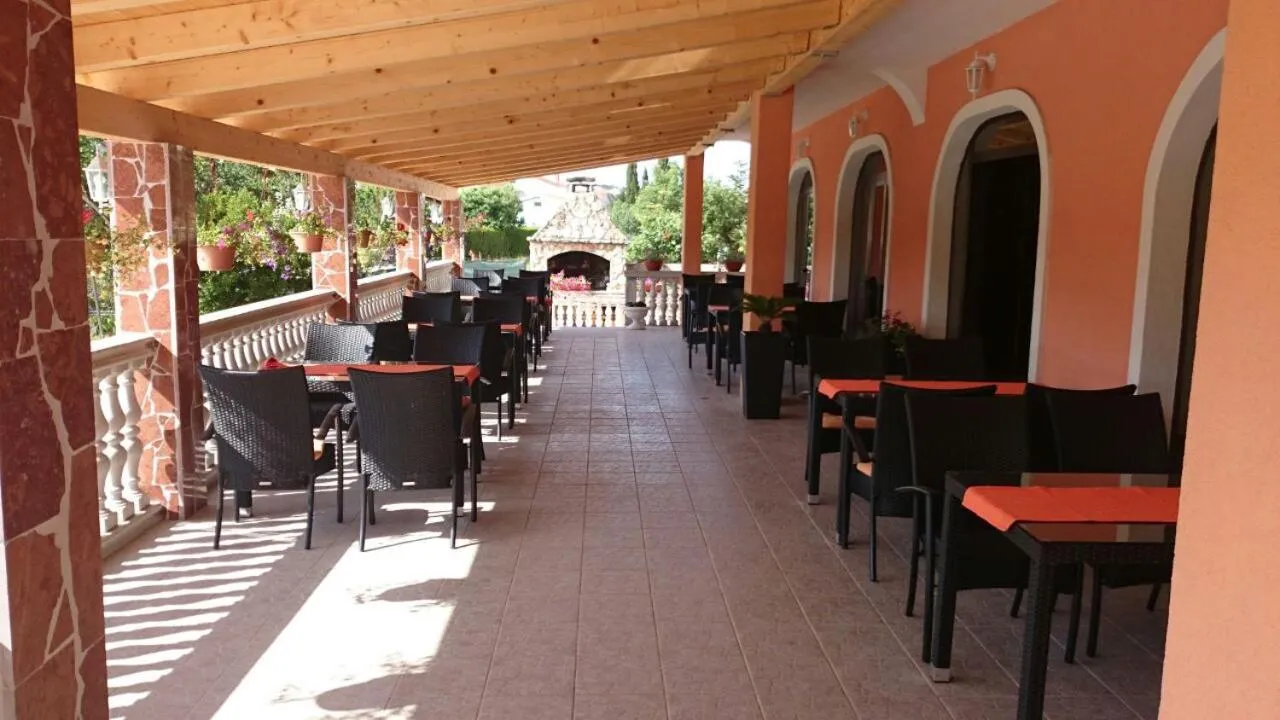 VILLA NIKOLINA