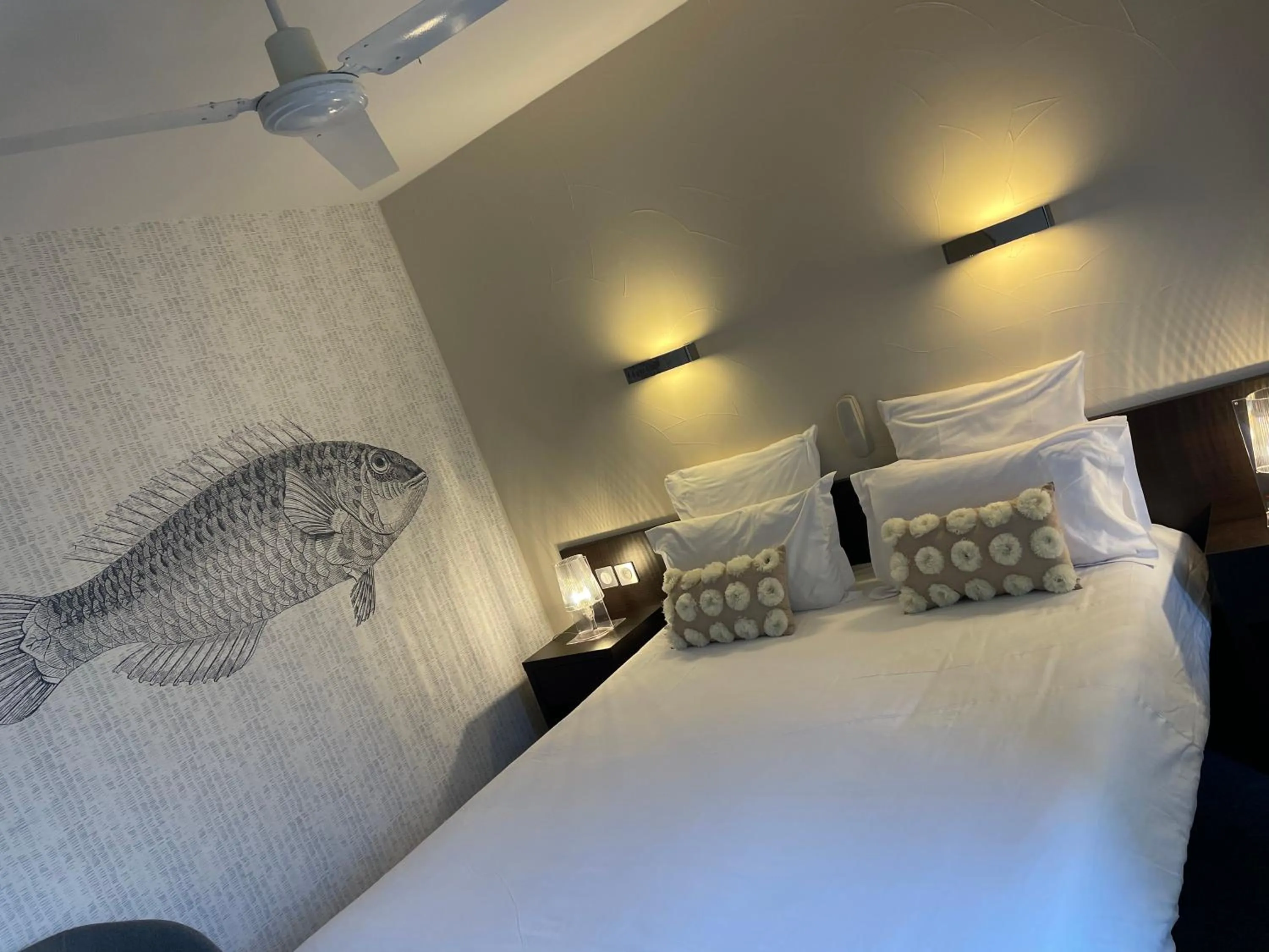 Bed in Hôtel Neptune