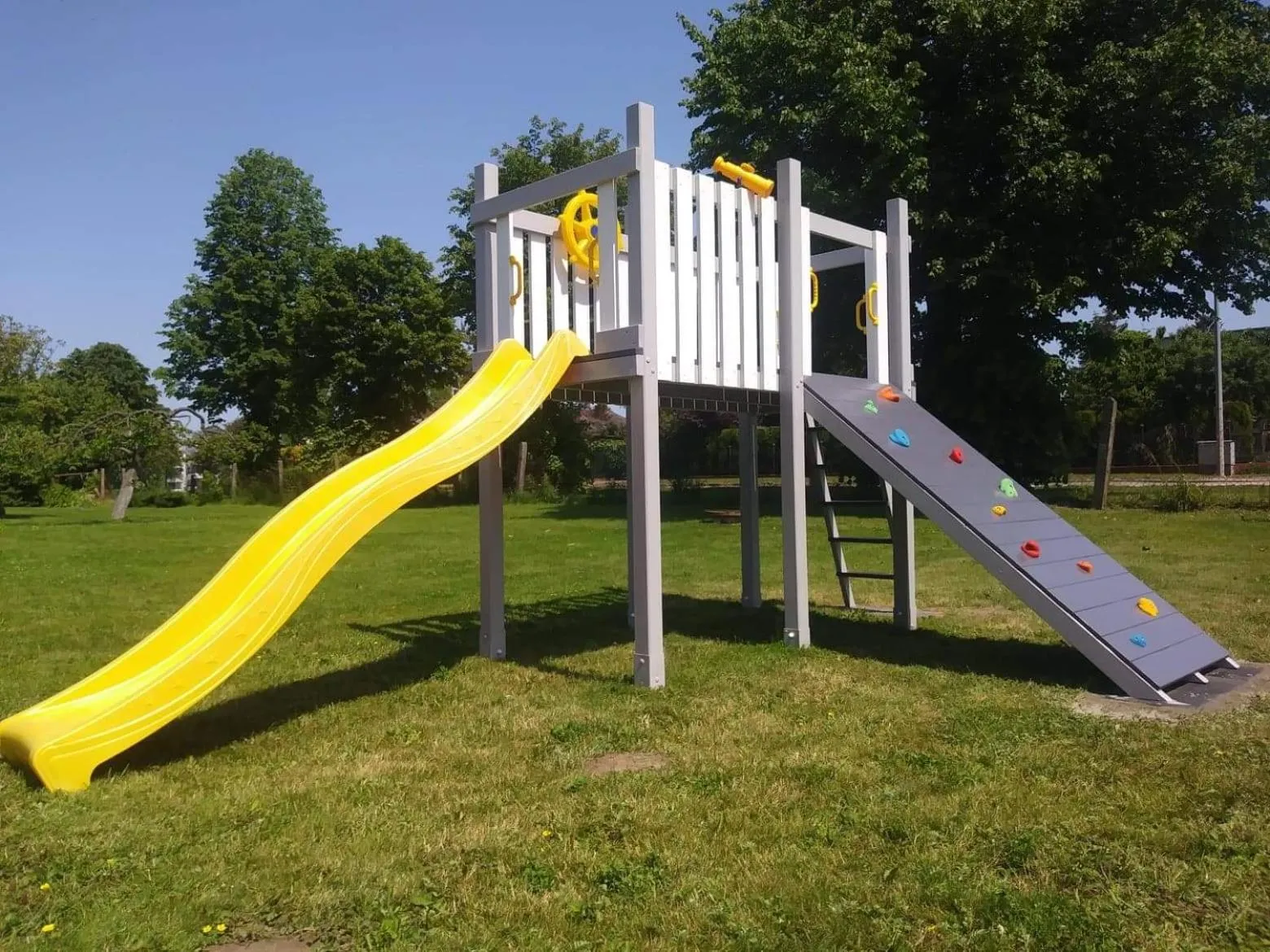 Children play ground in Domki Letniskowe Do-Iwi