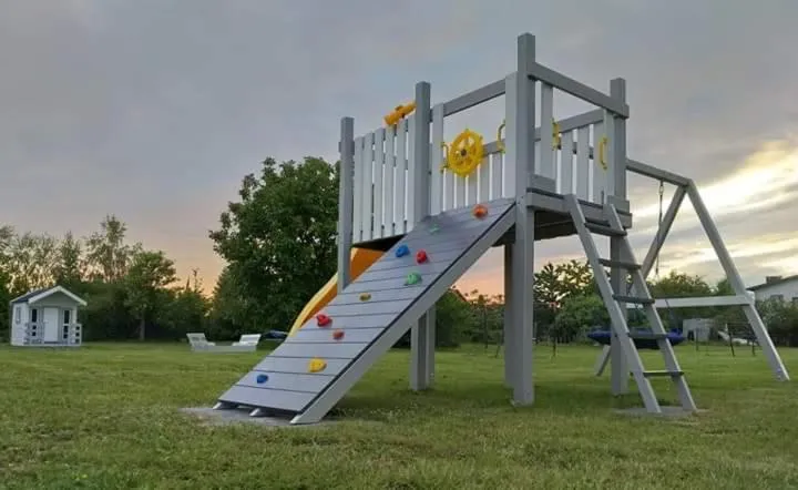 Children play ground in Domki Letniskowe Do-Iwi