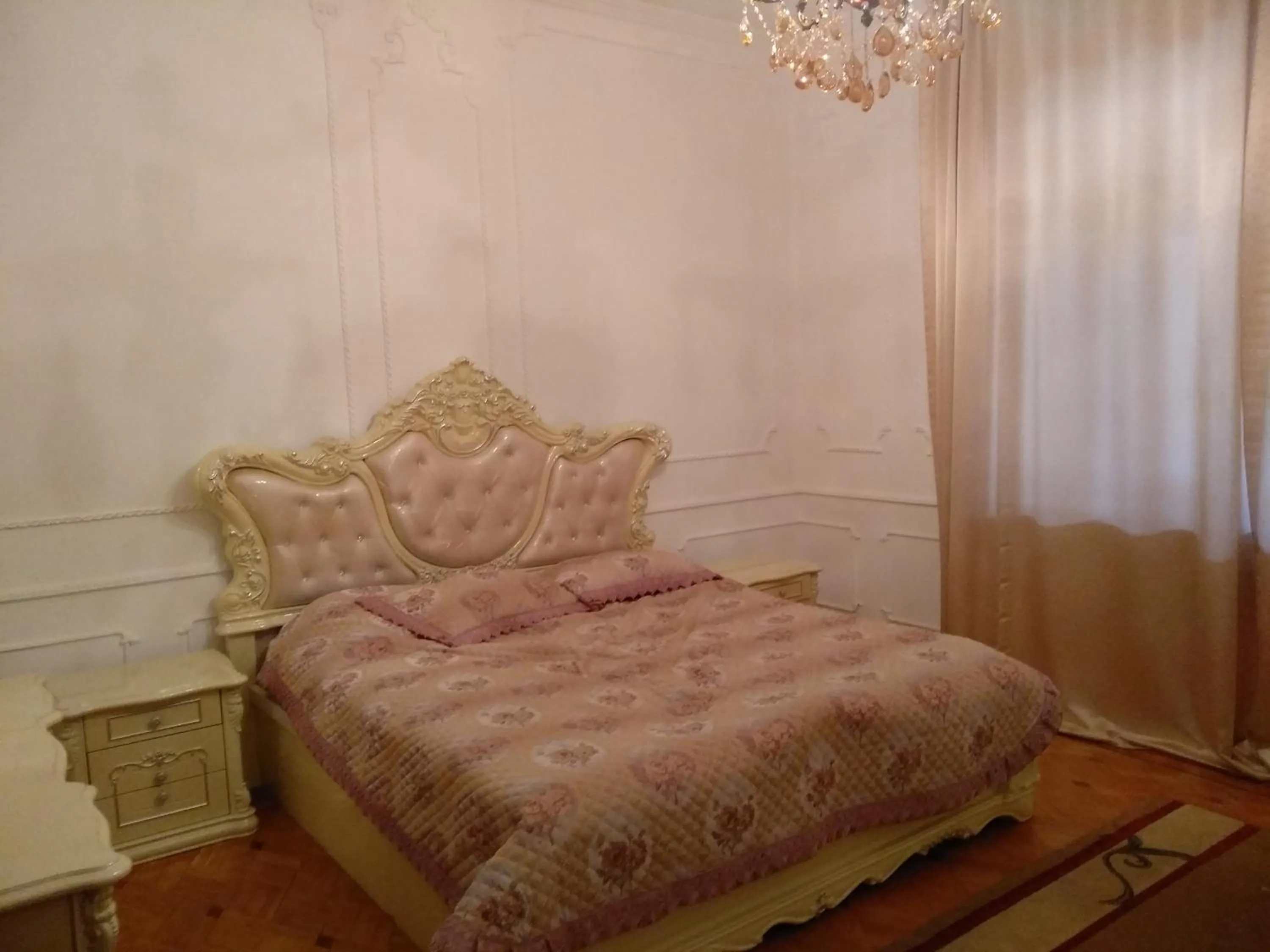 Bed in Hotel Edemi Castle