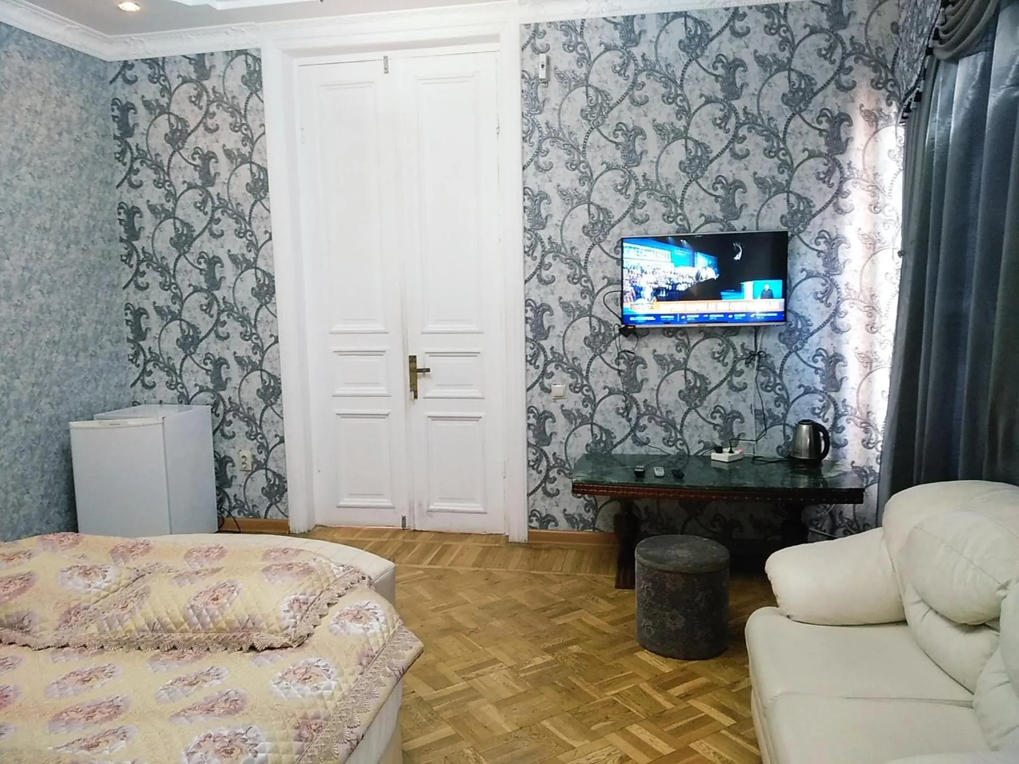 Bed in Hotel Edemi Castle