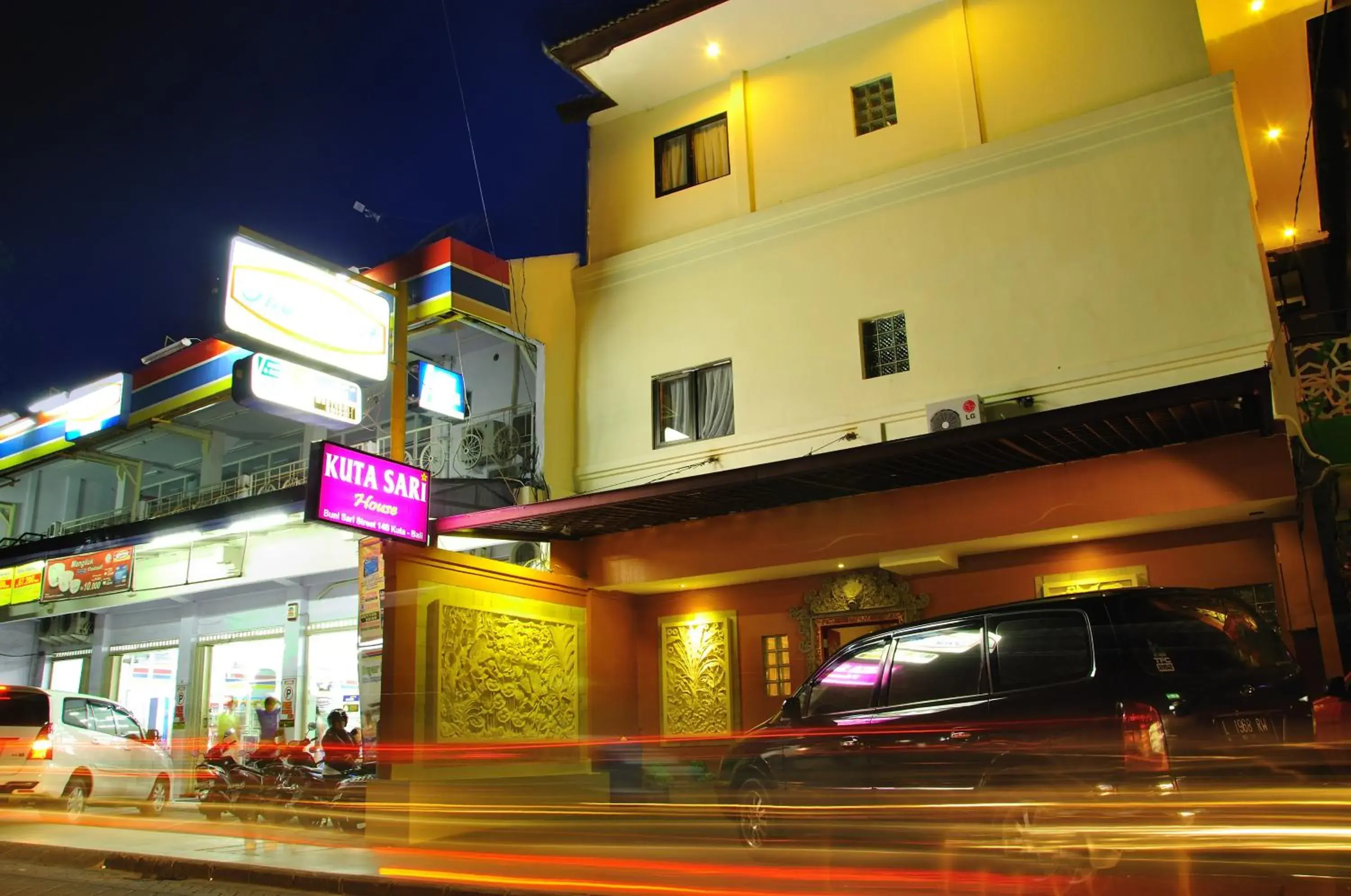 Facade/entrance in Kuta Sari House Facade/entrance in Kuta Sari House