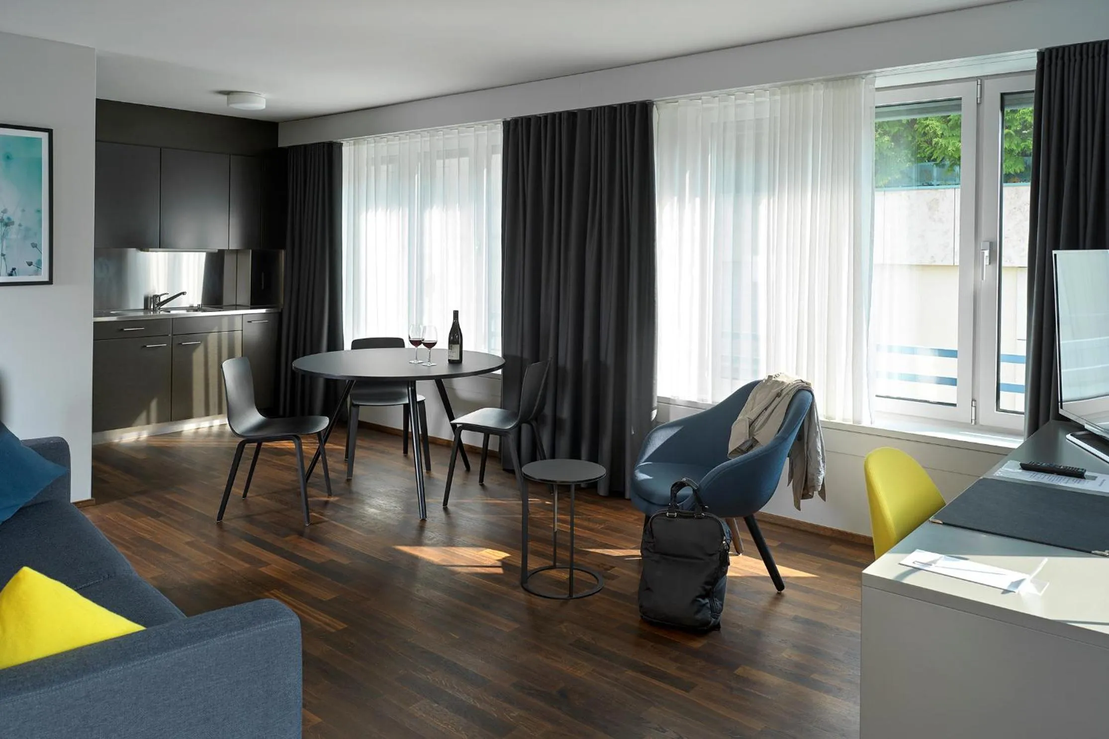 Kitchen or kitchenette in Park Hotel Zug