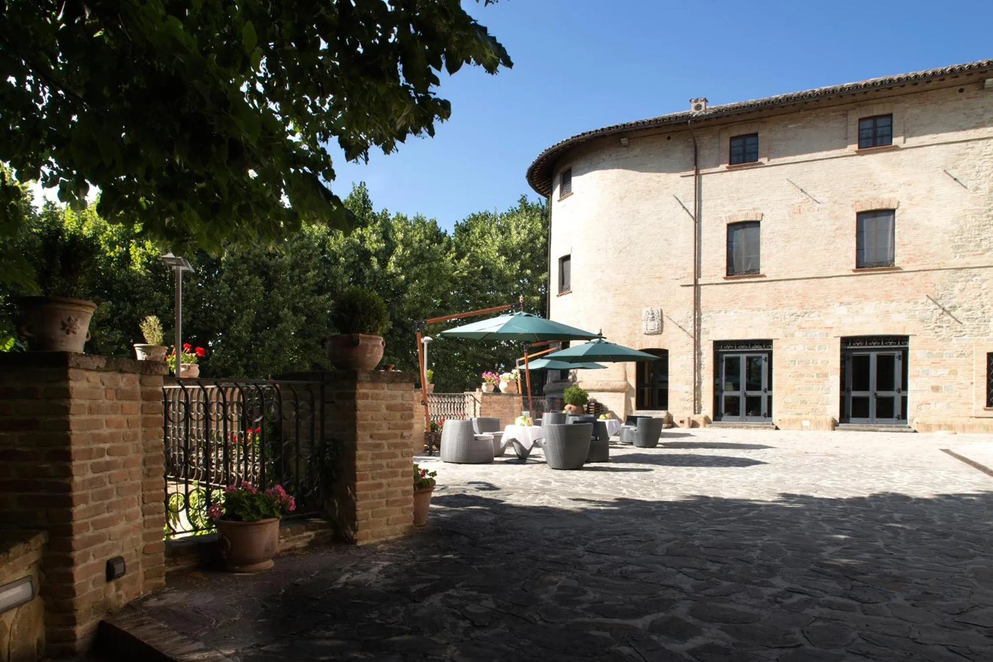 Property building in Castello di Baccaresca