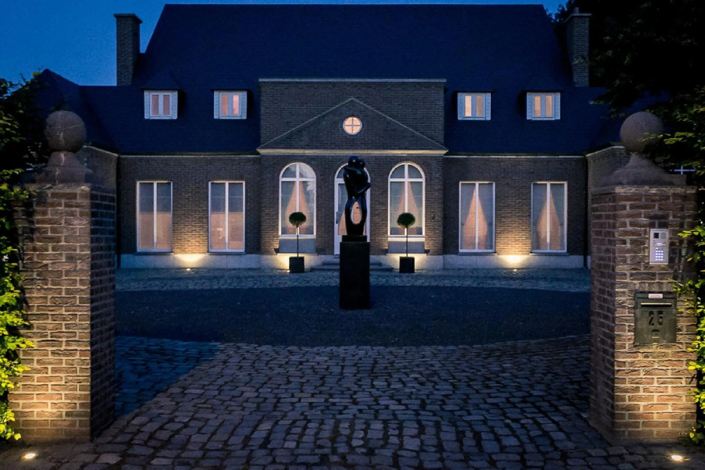 Facade/entrance in VillaluX