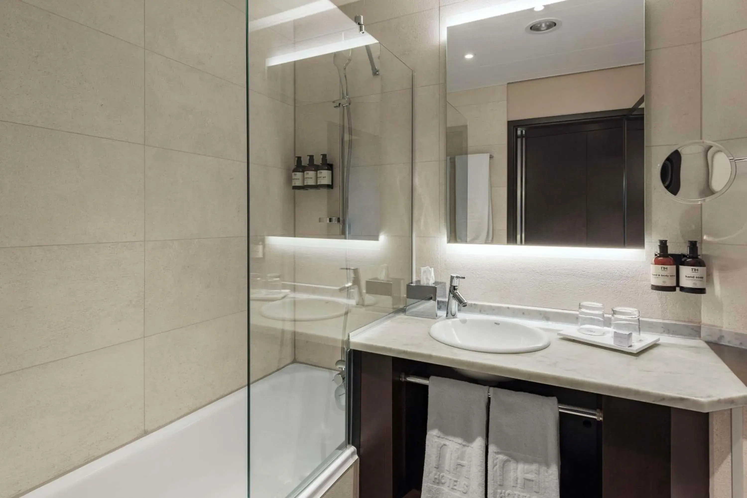 NH Geneva Airport Hotel NH Geneva Airport Hotel