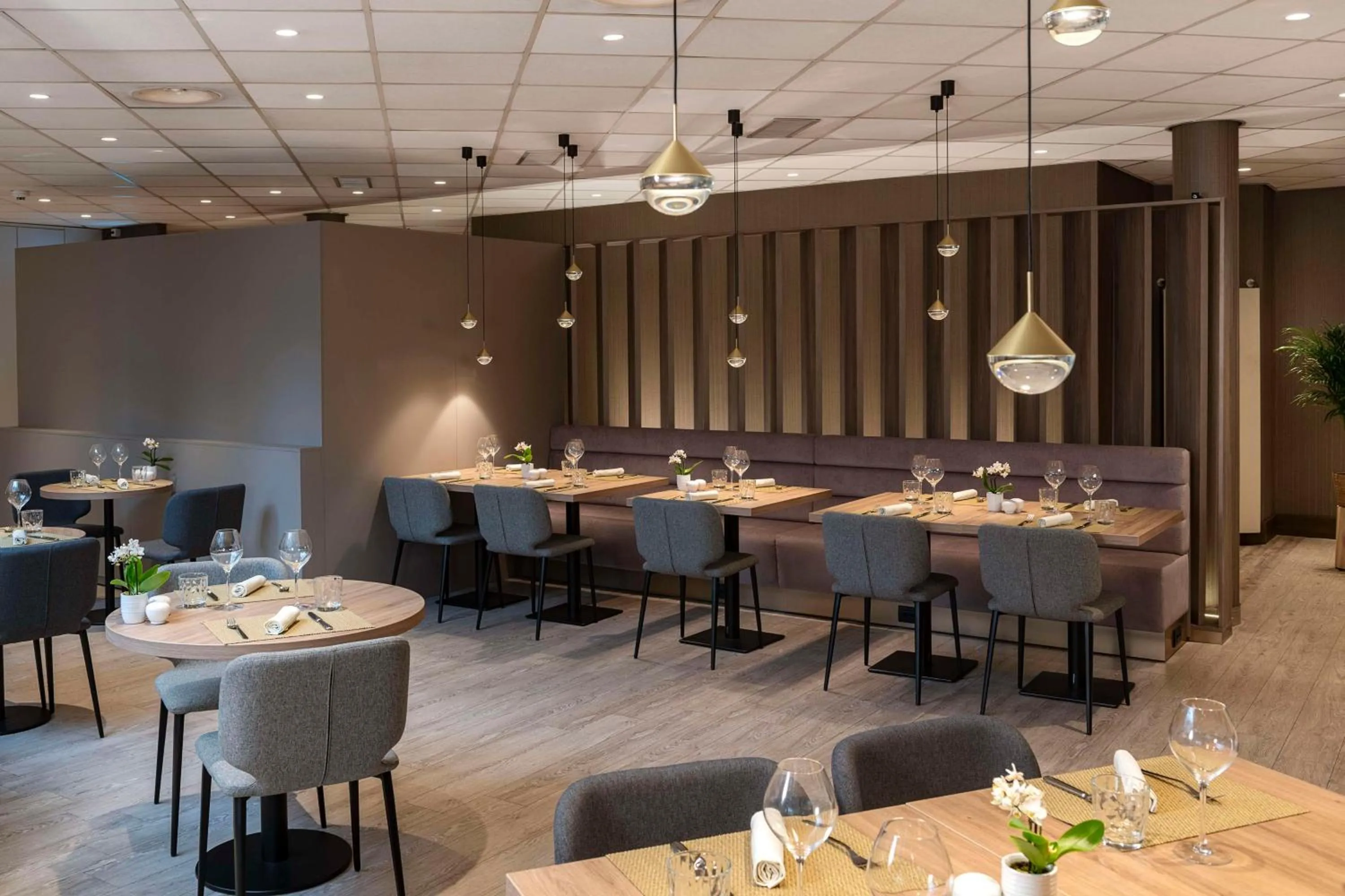 Restaurant/places to eat in NH Geneva Airport Hotel