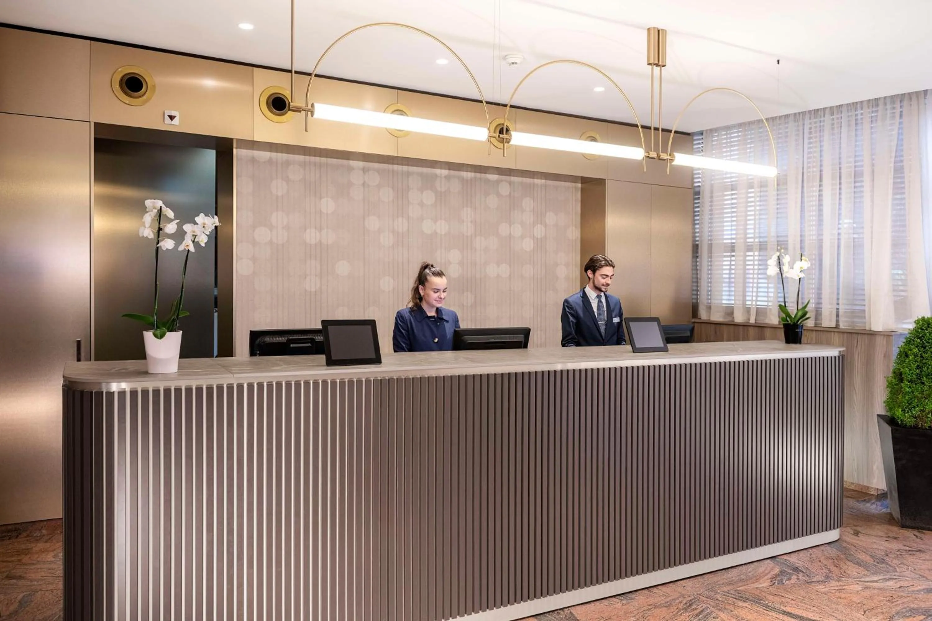 Lobby or reception in NH Geneva Airport Hotel
