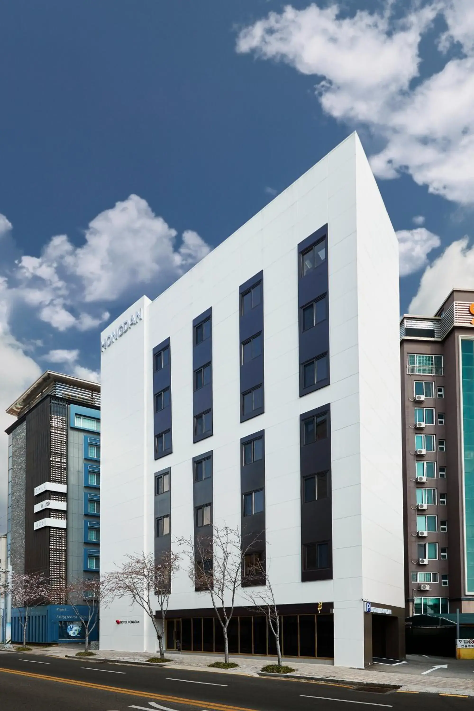 Property building in Hotel Hongdan Property building in Hotel Hongdan