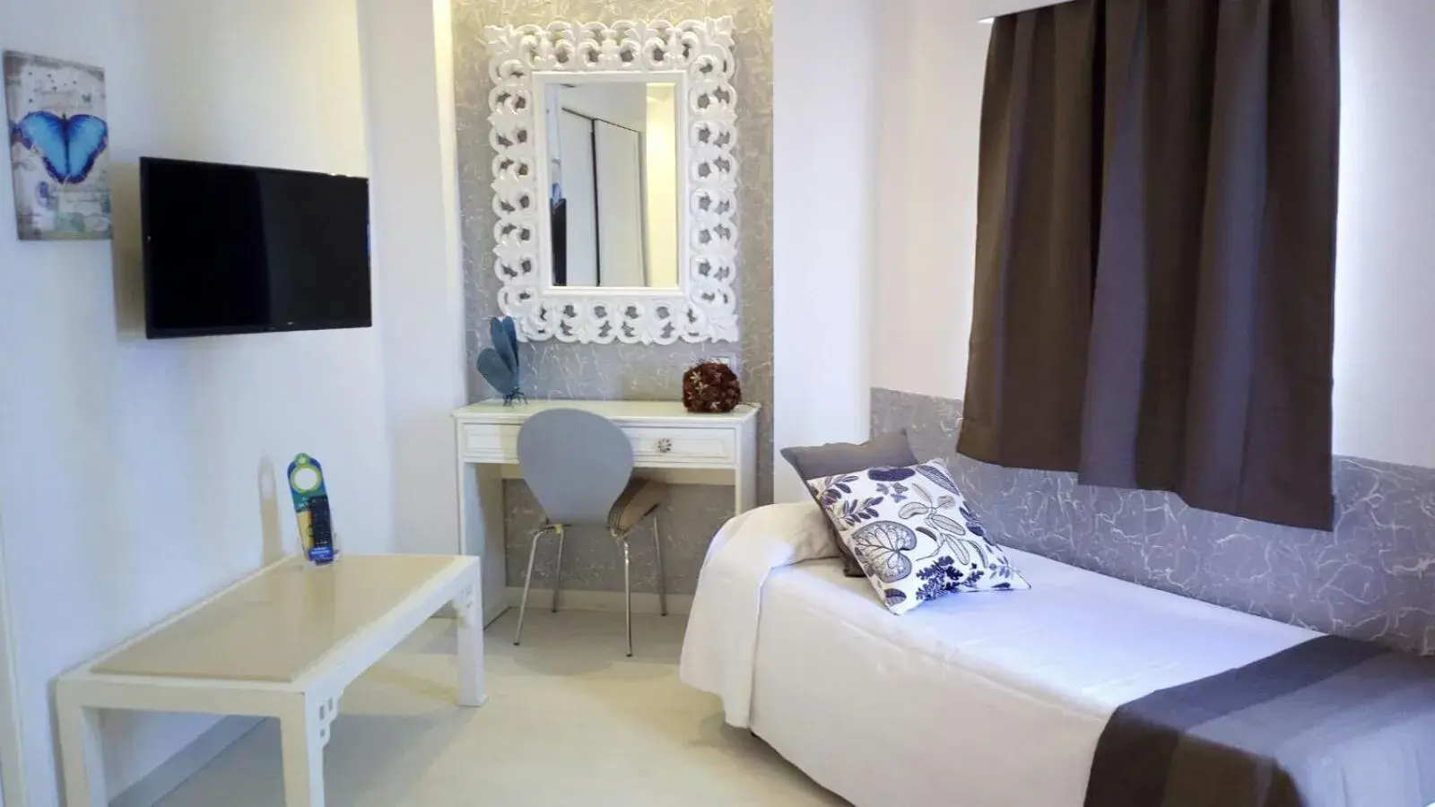 Photo of the whole room, Bed in Hotel Sun Holidays Photo of the whole room, Bed in Hotel Sun Holidays