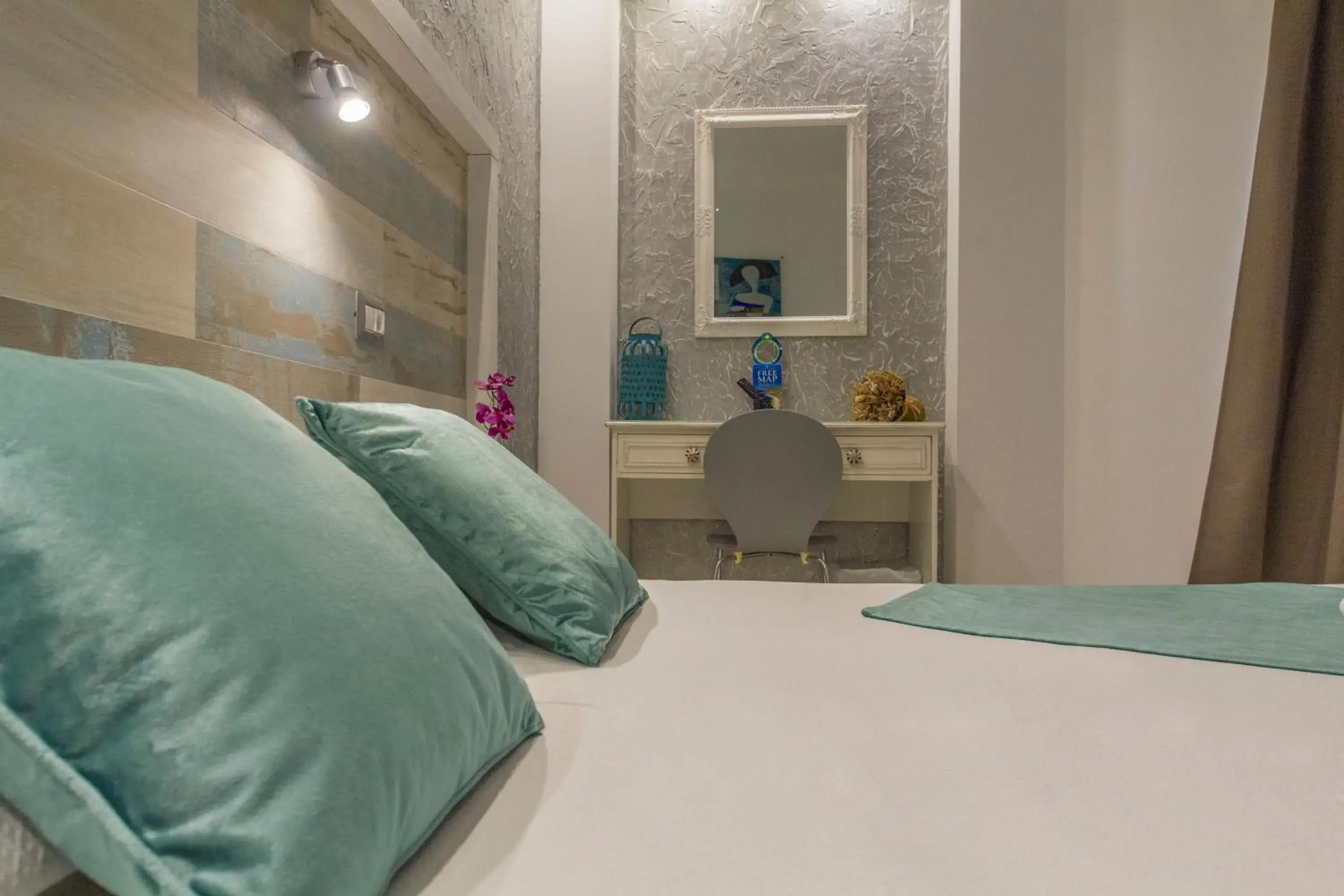 Photo of the whole room, Bed in Hotel Sun Holidays Photo of the whole room, Bed in Hotel Sun Holidays