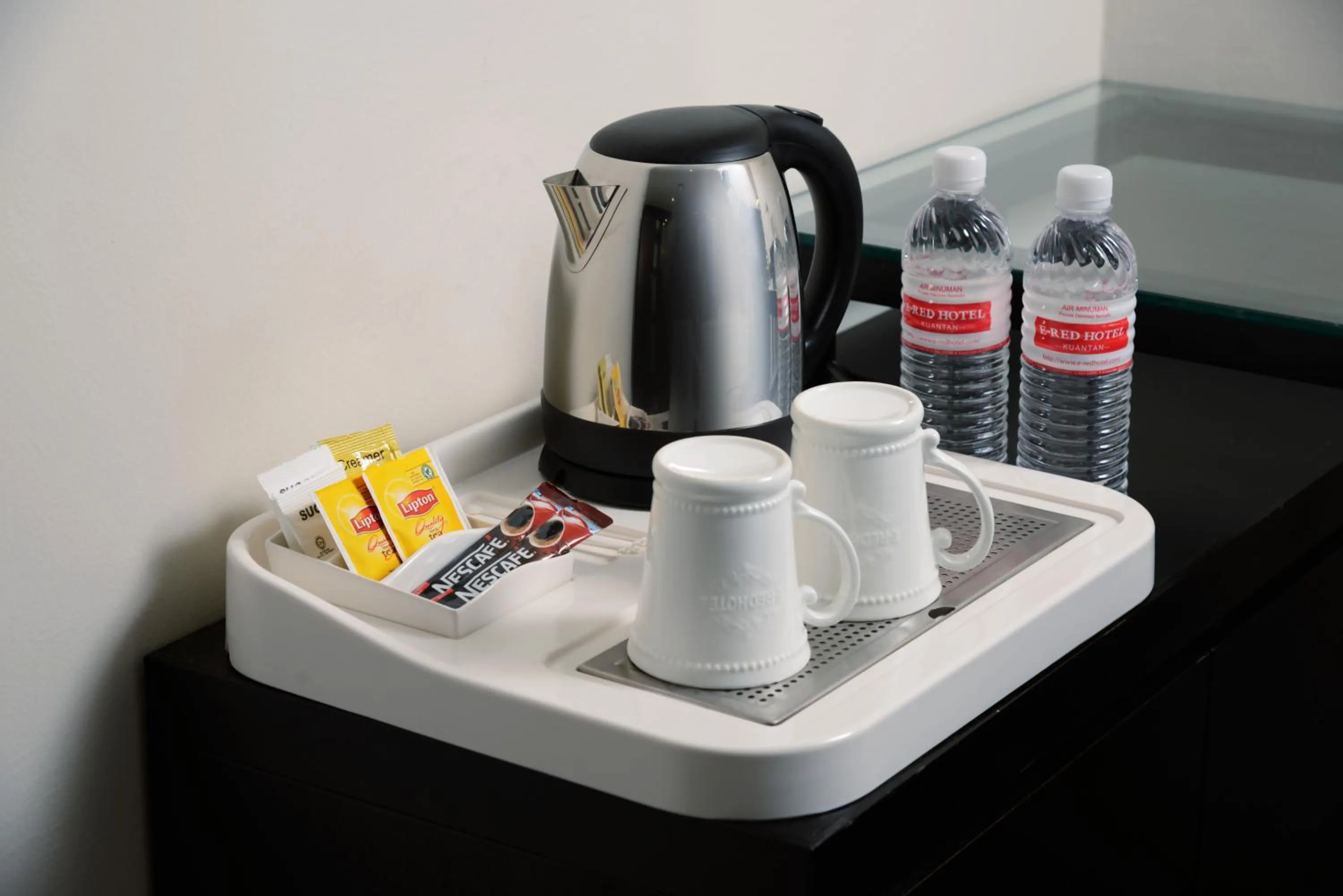 Coffee/tea facilities in E-RED HOTEL KUANTAN