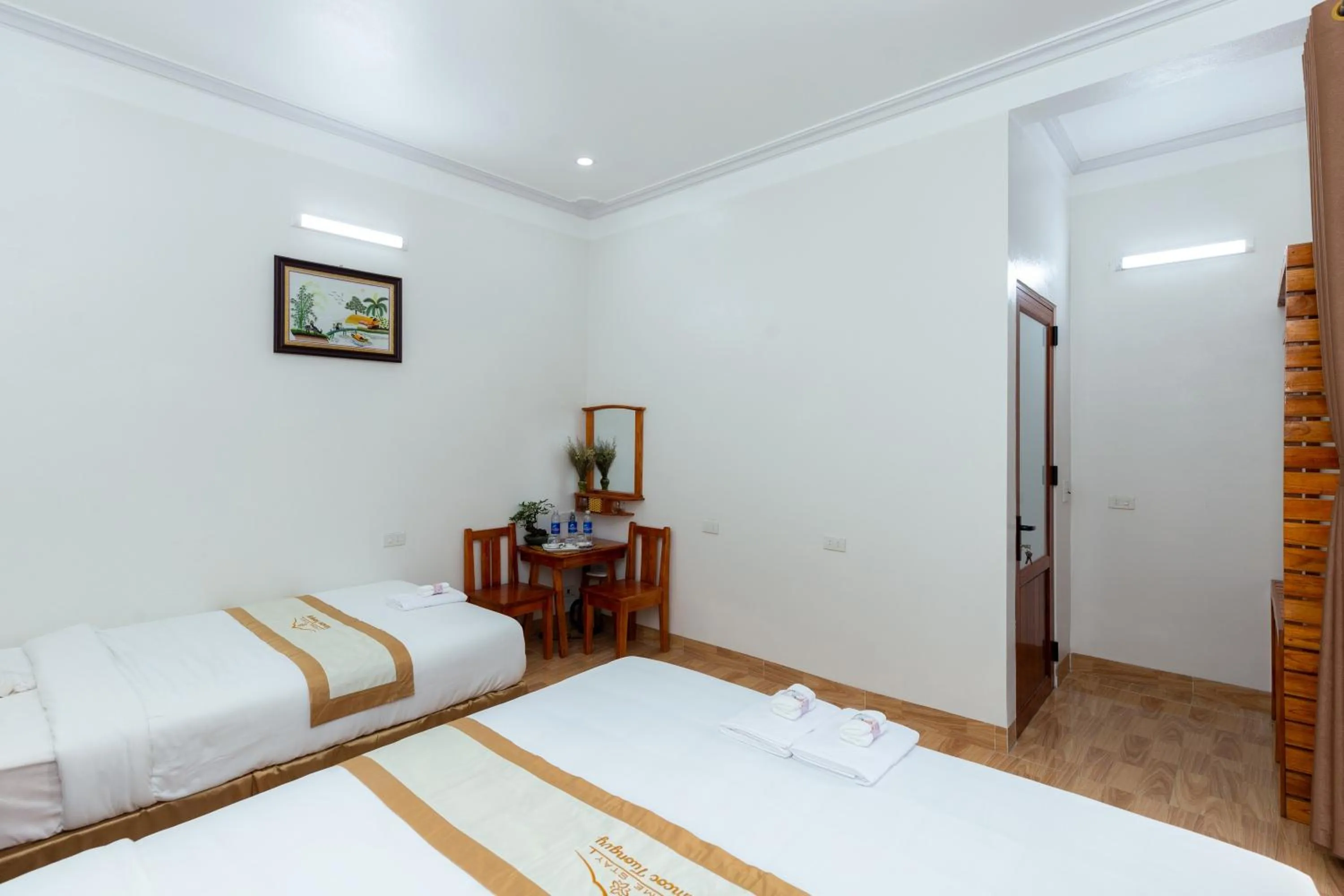 Photo of the whole room, Bed in Tam Coc Tuong Vy Homestay