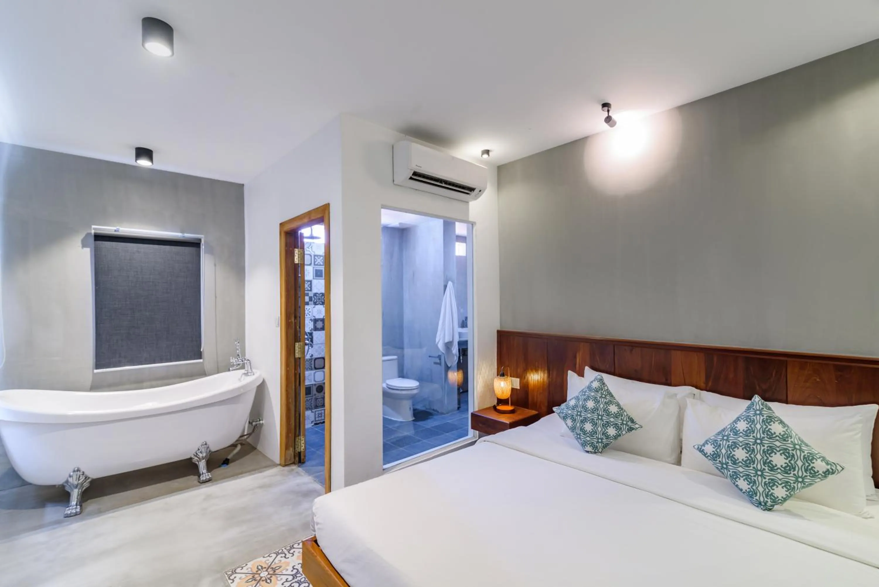 Photo of the whole room, Bed in Phka Kravan Boutique