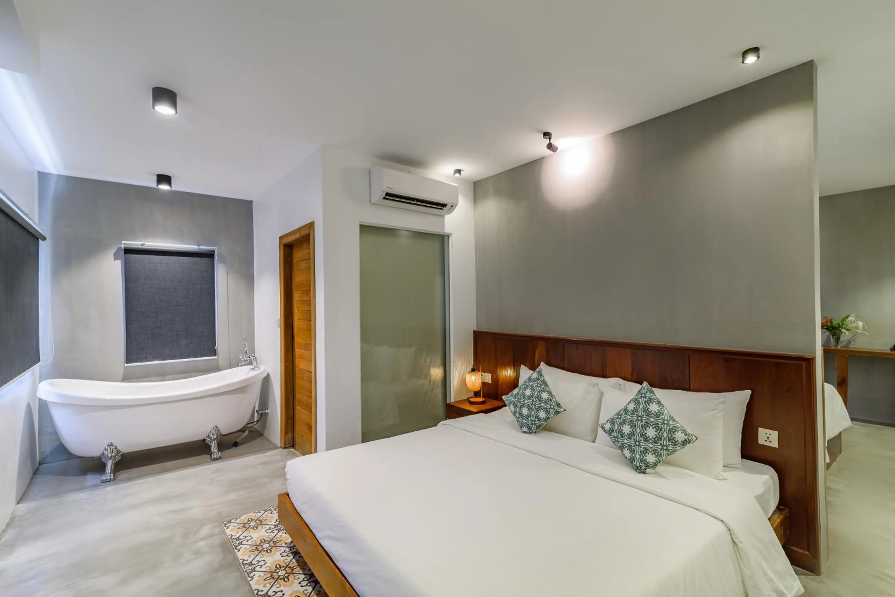 Photo of the whole room, Bed in Phka Kravan Boutique