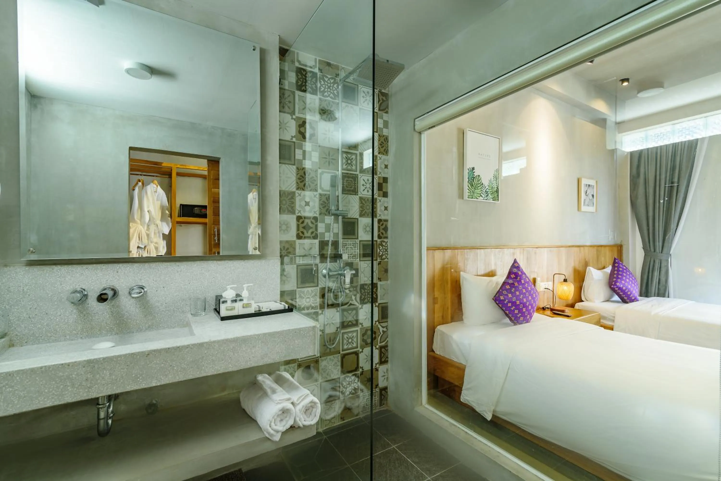 Shower, Bed in Phka Kravan Boutique