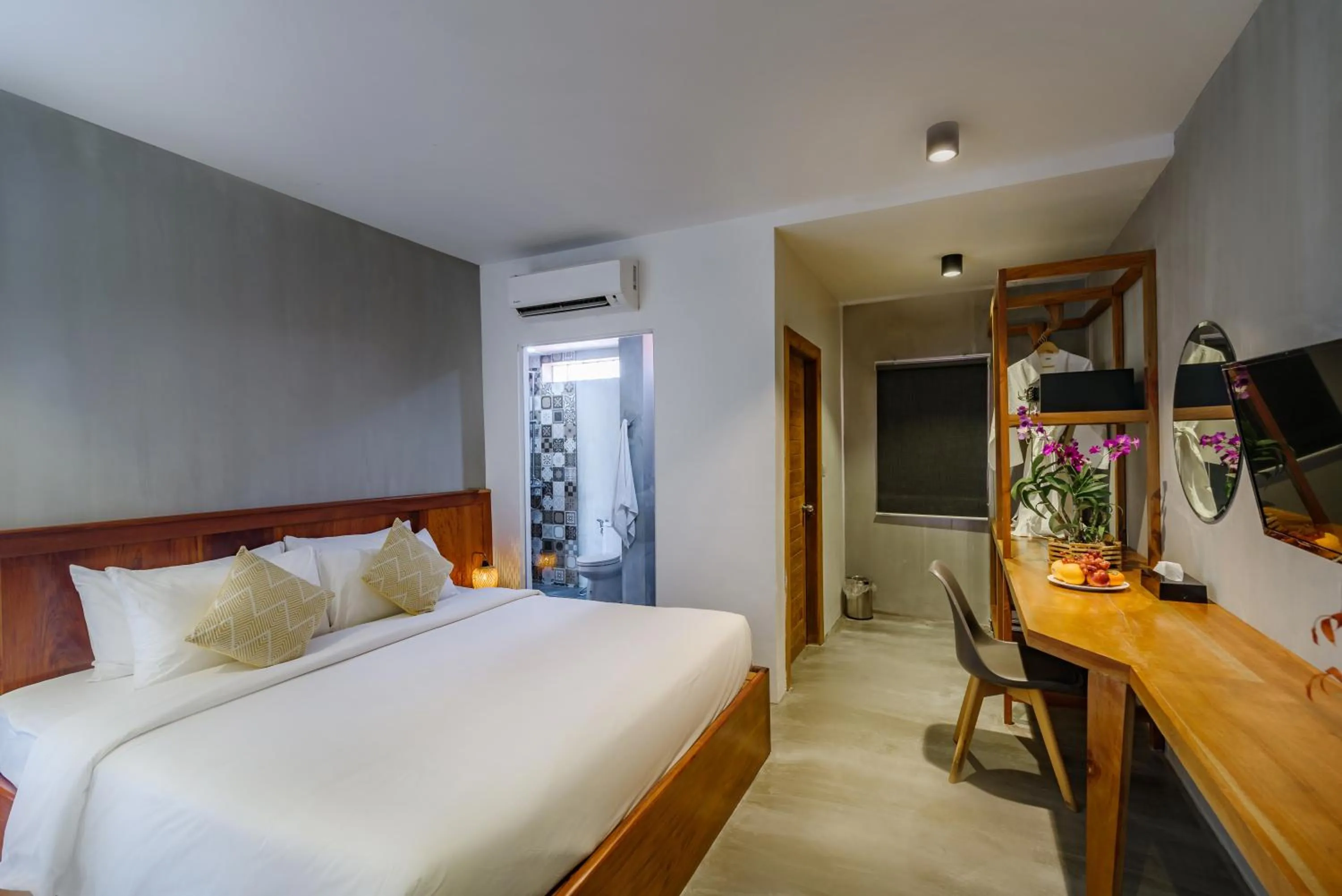 Photo of the whole room, Bed in Phka Kravan Boutique