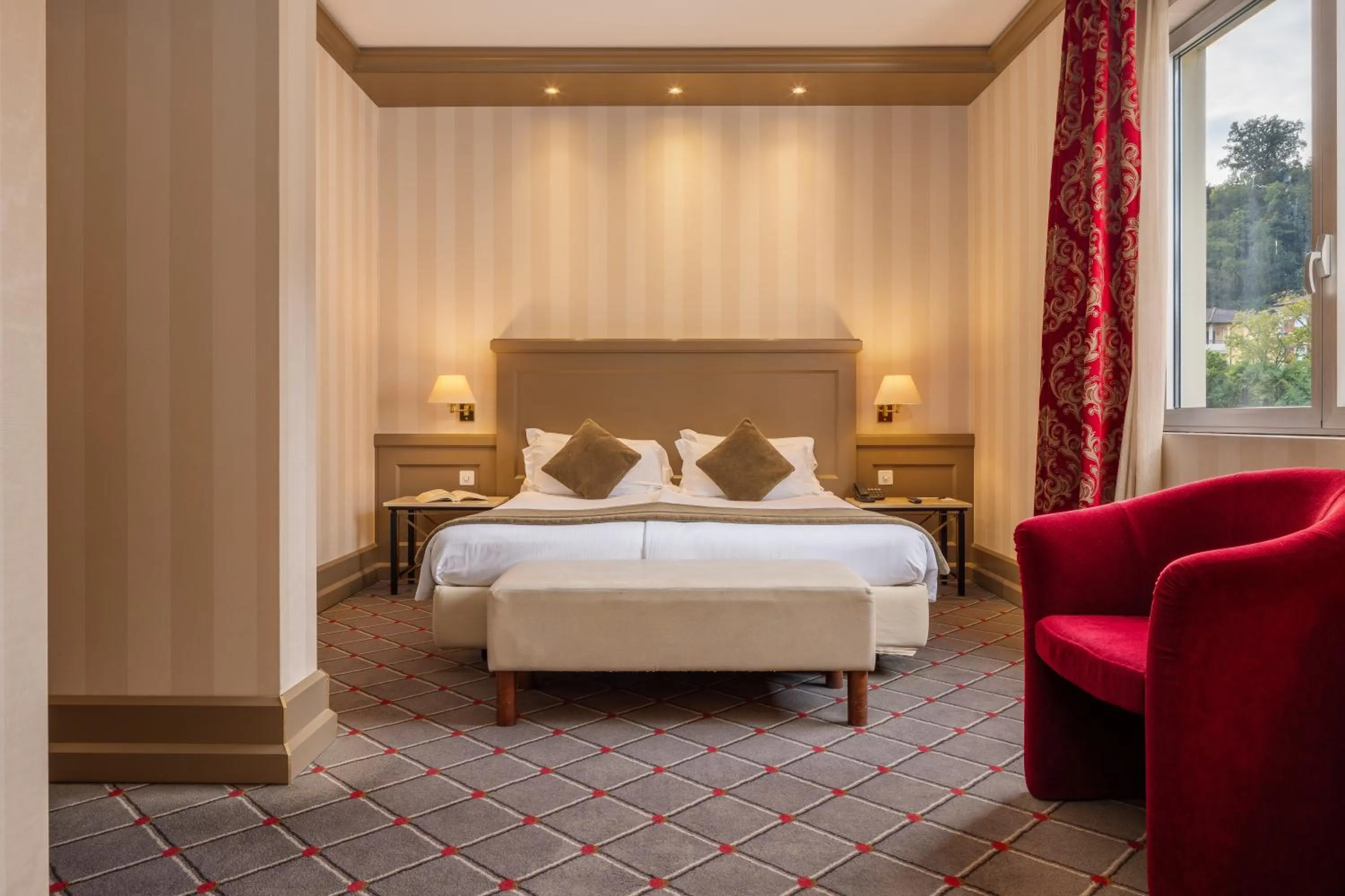 Bedroom, Bed in Hotel De La Paix