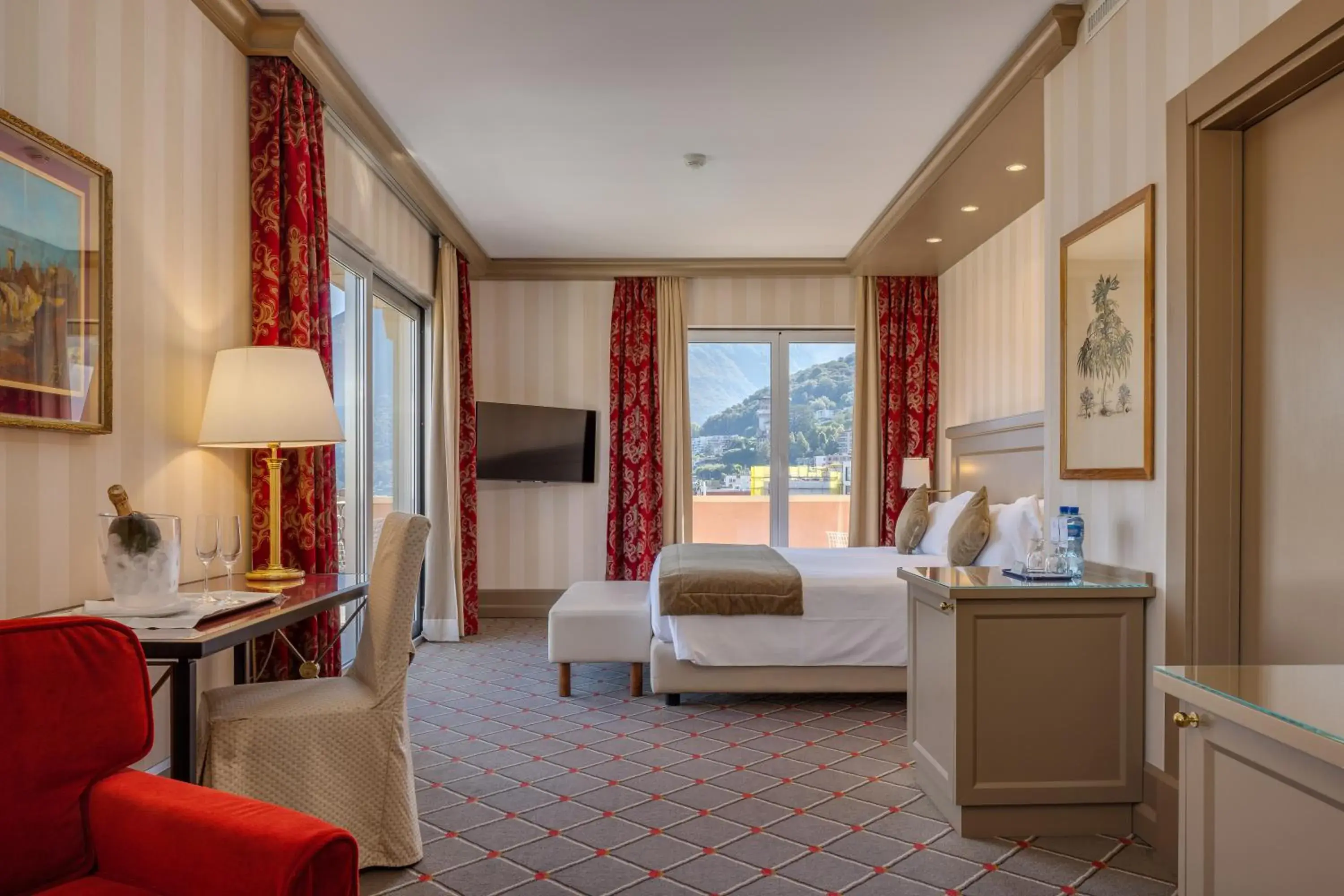 Bedroom, Bed in Hotel De La Paix Bedroom, Bed in Hotel De La Paix