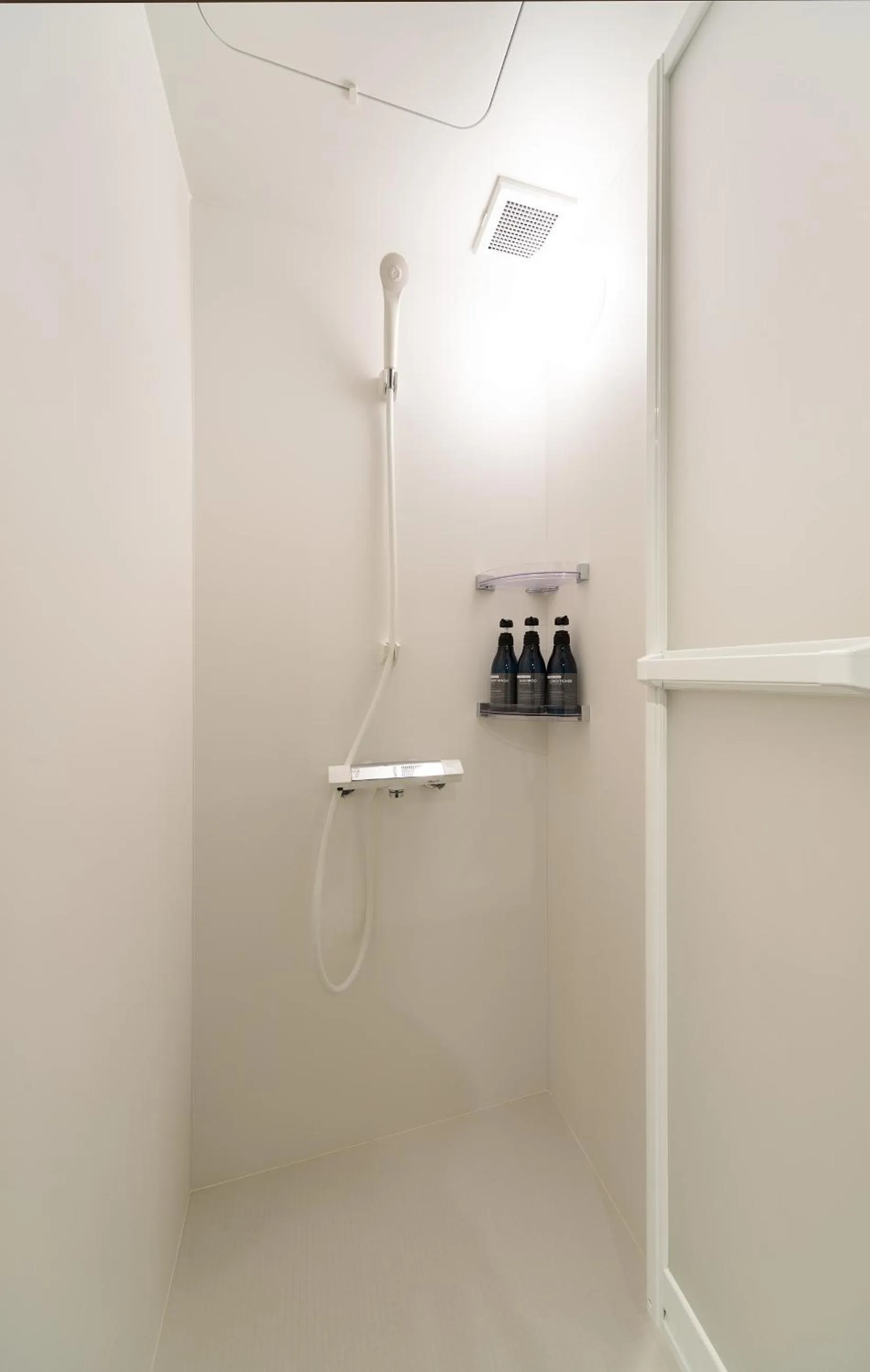 Shower in BUNSHODO HOTEL