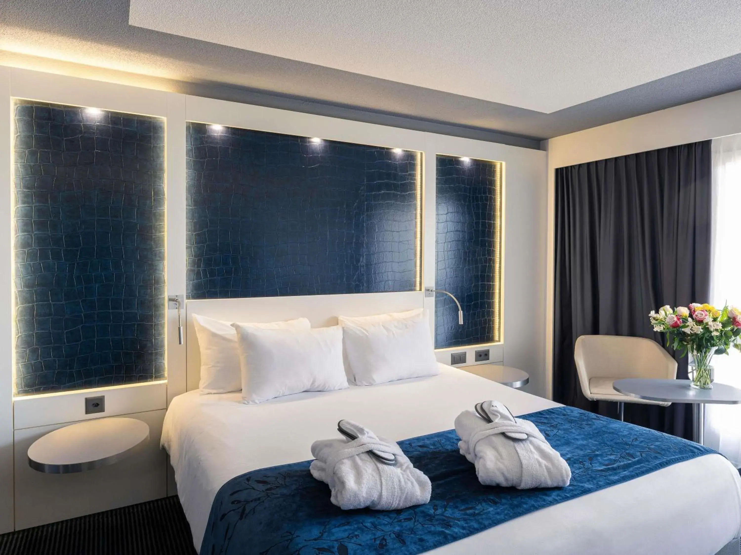 Property building, Bed in Mercure Biel Property building, Bed in Mercure Biel