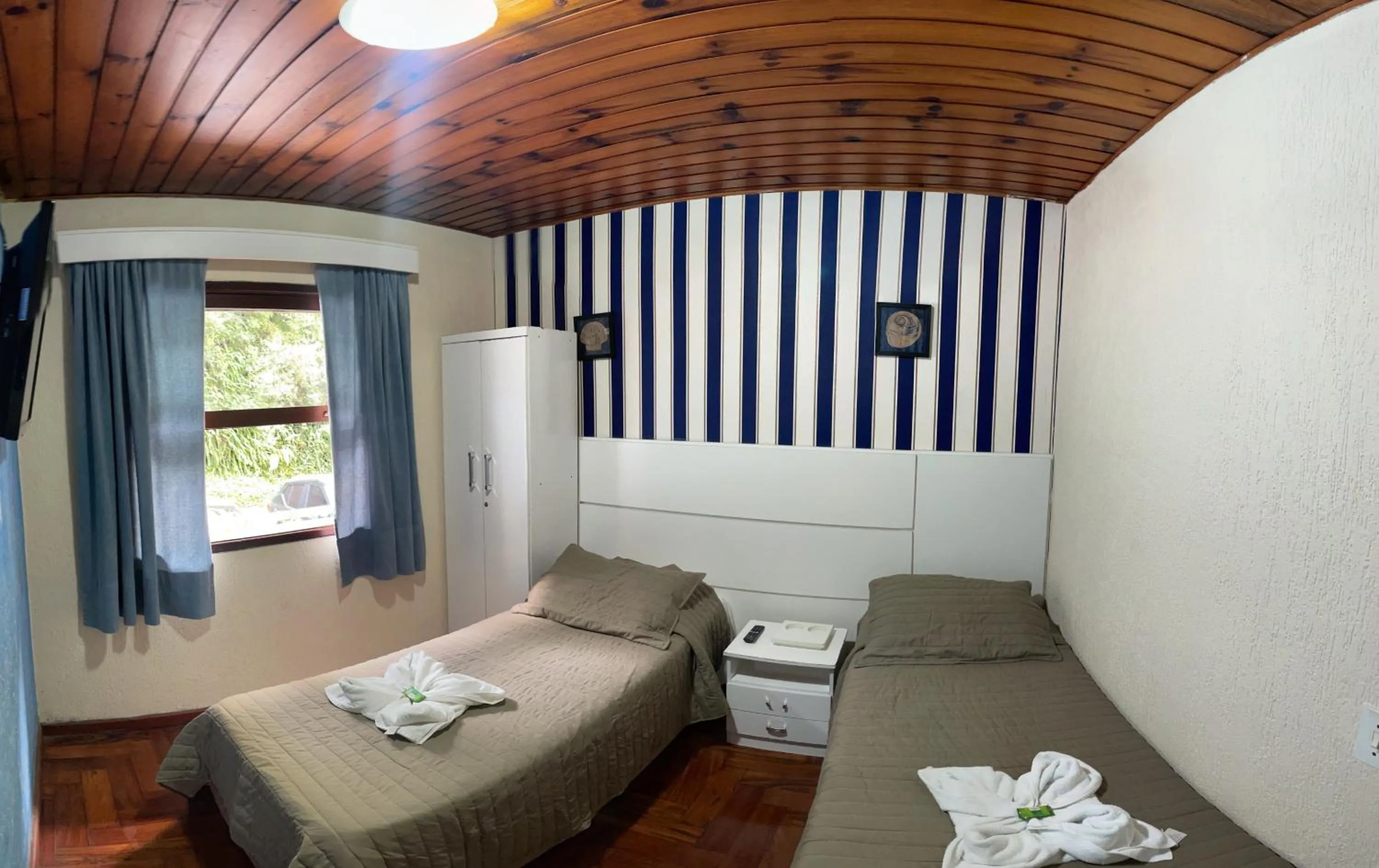Photo of the whole room, Bed in Pousada Atalaia Capivari