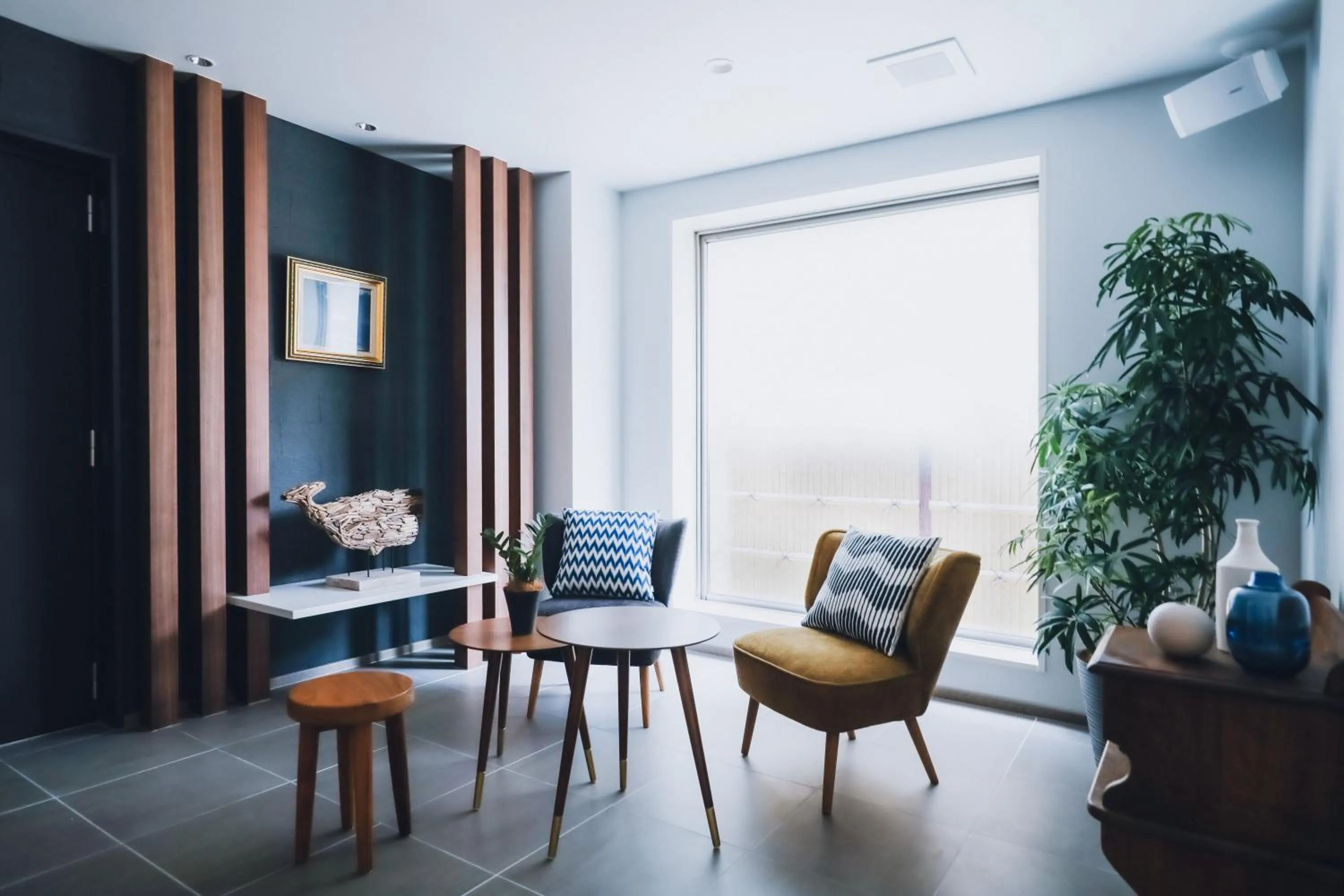 Communal lounge/ TV room in LAZULI Hiroshima Hotel and Lounge