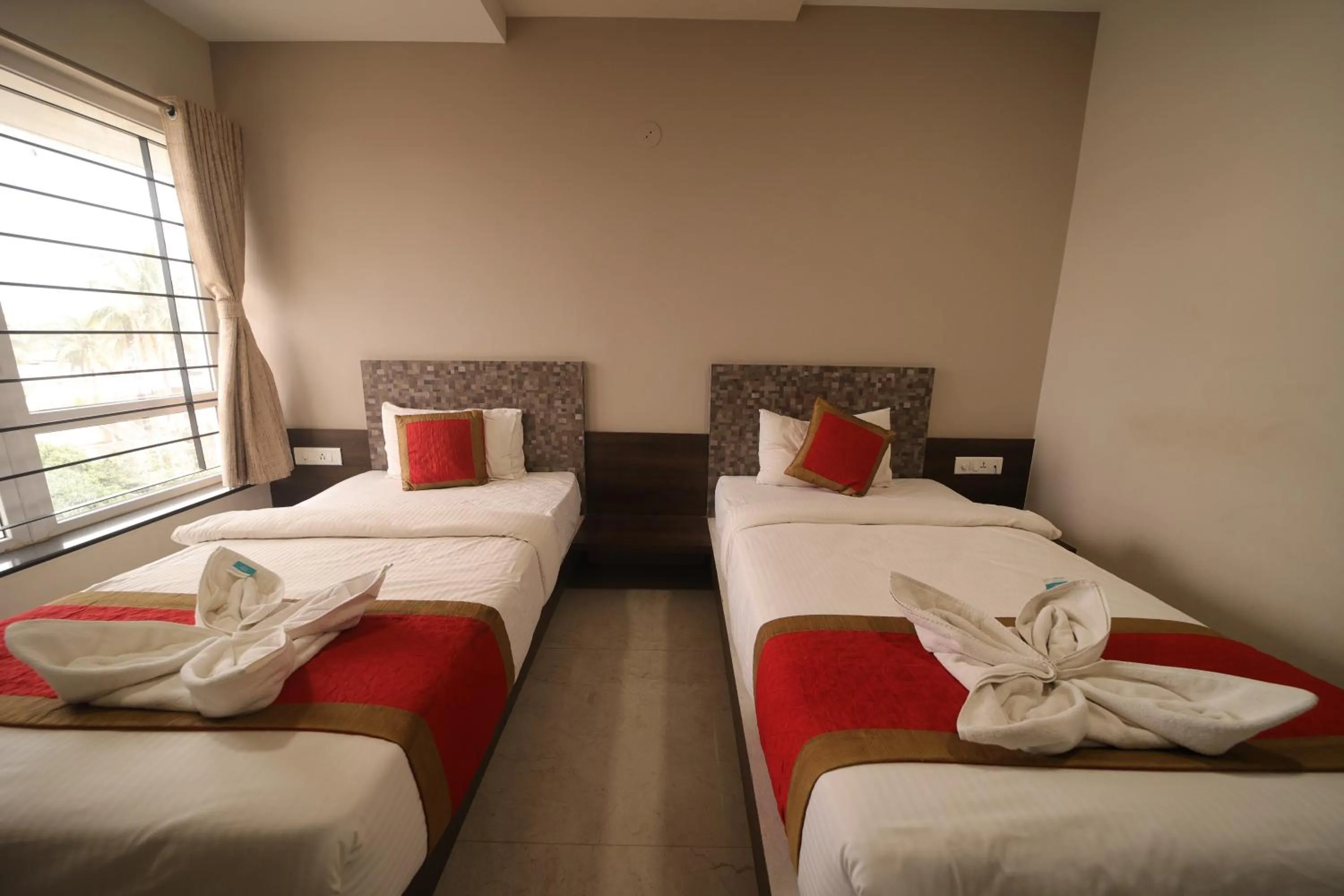 Bed in Hotel Rahul Palace Belgaum