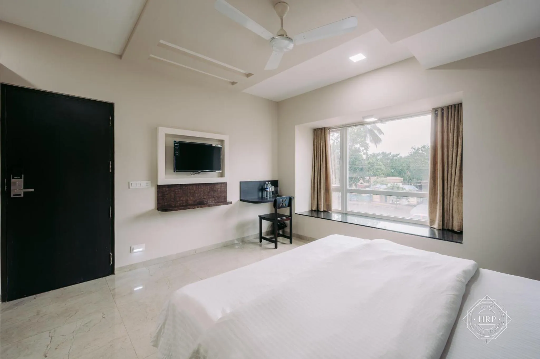 TV and multimedia, Bed in Hotel Rahul Palace Belgaum