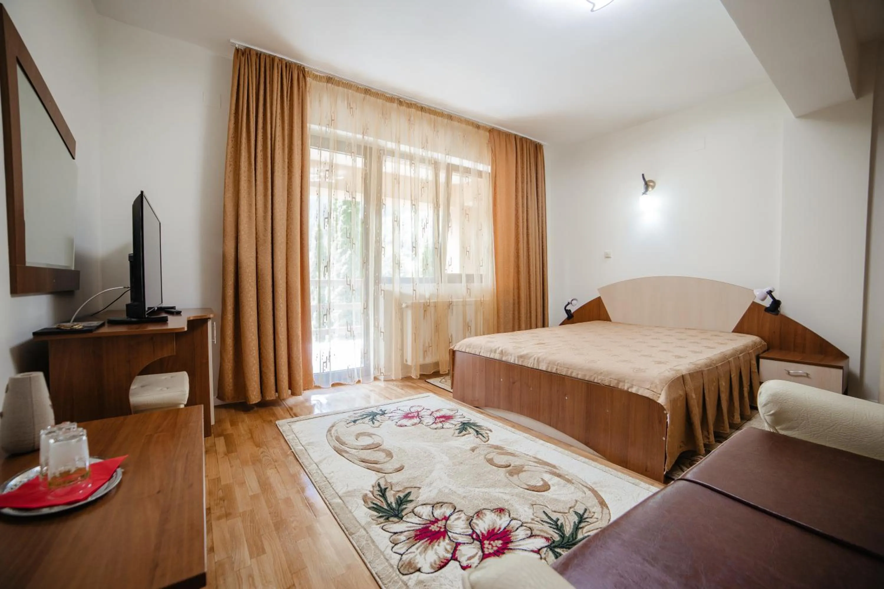 Bed in Pensiunea Floare de Colţ