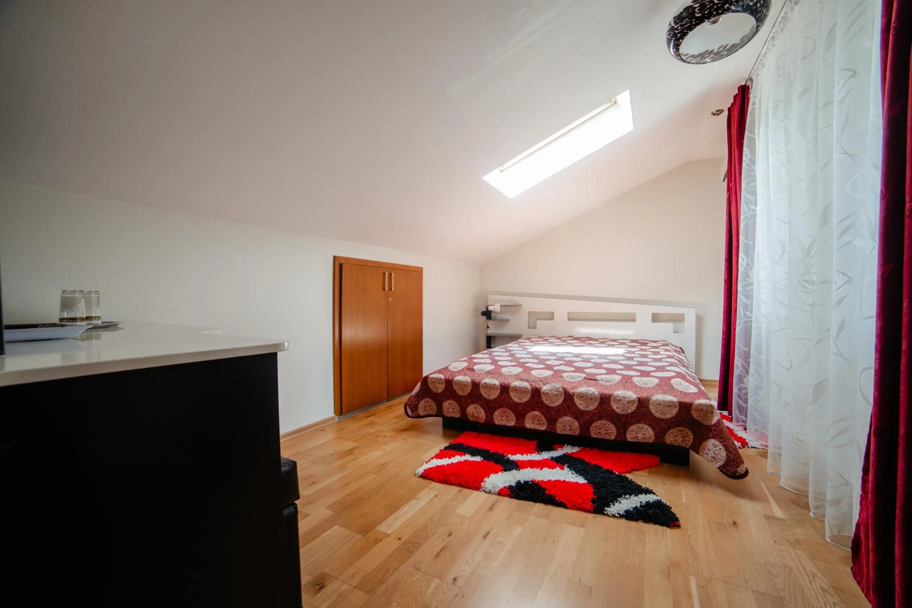 Bed in Pensiunea Floare de Colţ