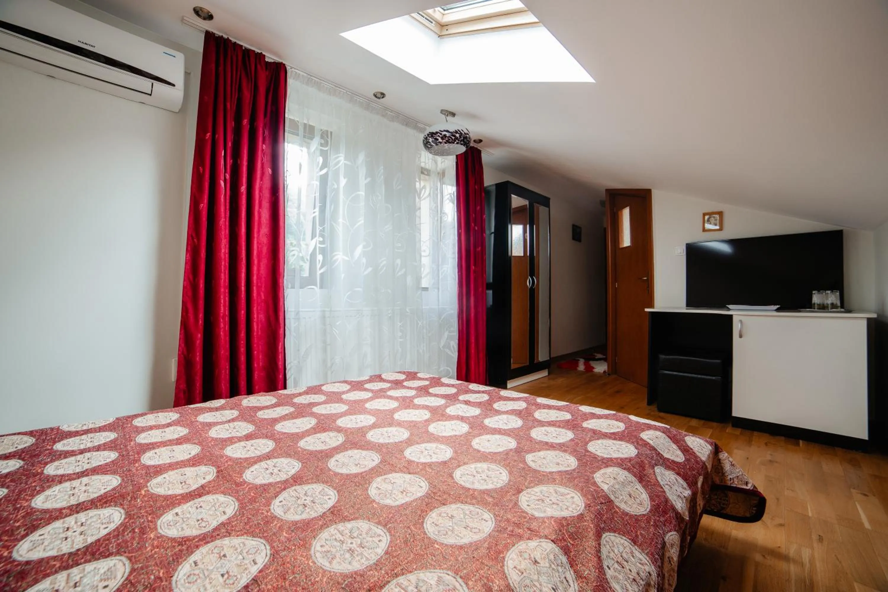 Communal lounge/ TV room in Pensiunea Floare de Colţ