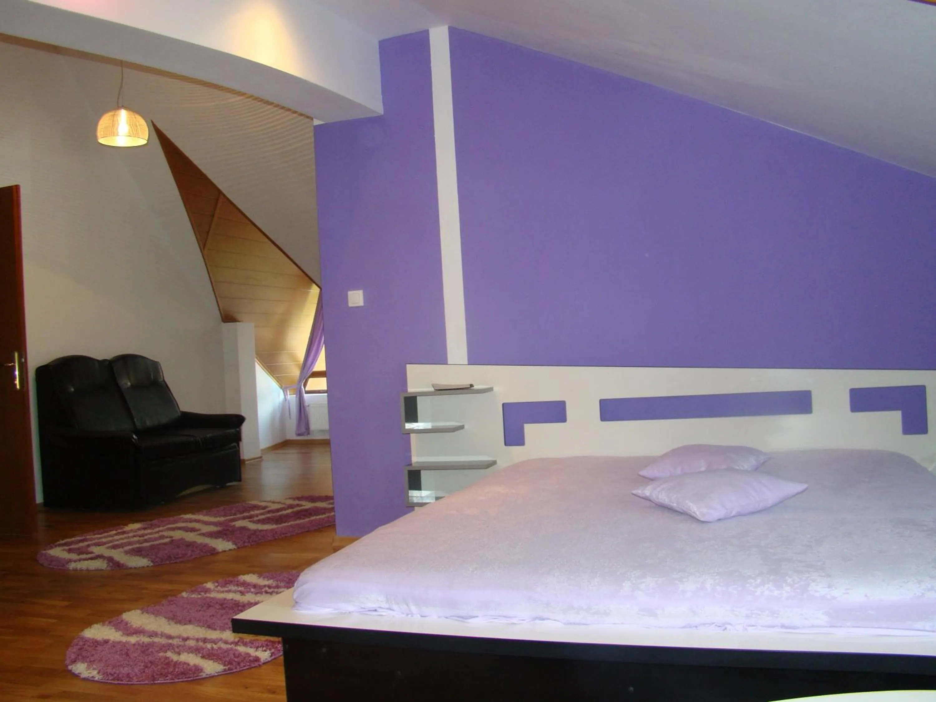 Bed in Pensiunea Floare de Colţ