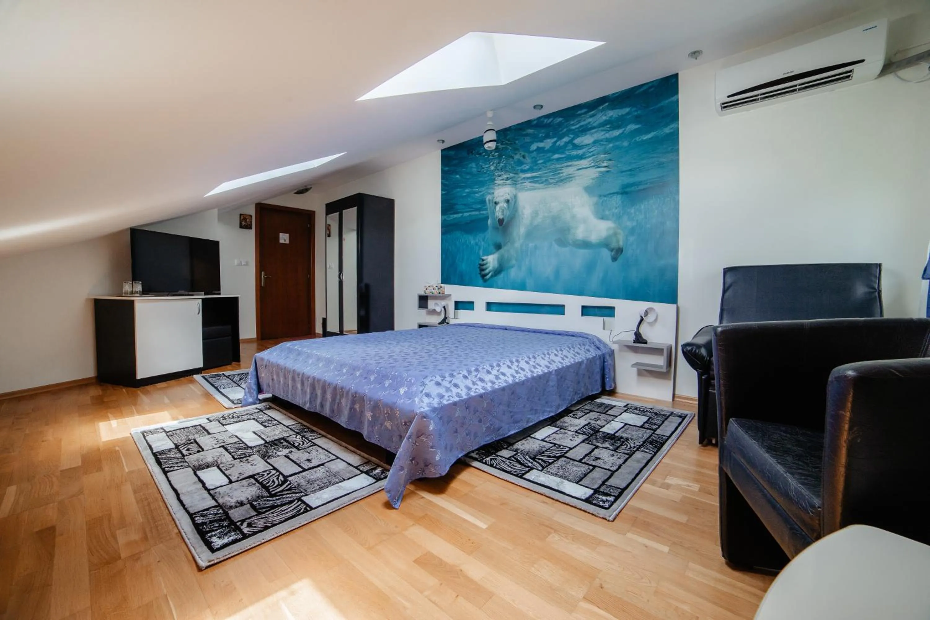 Bed in Pensiunea Floare de Colţ