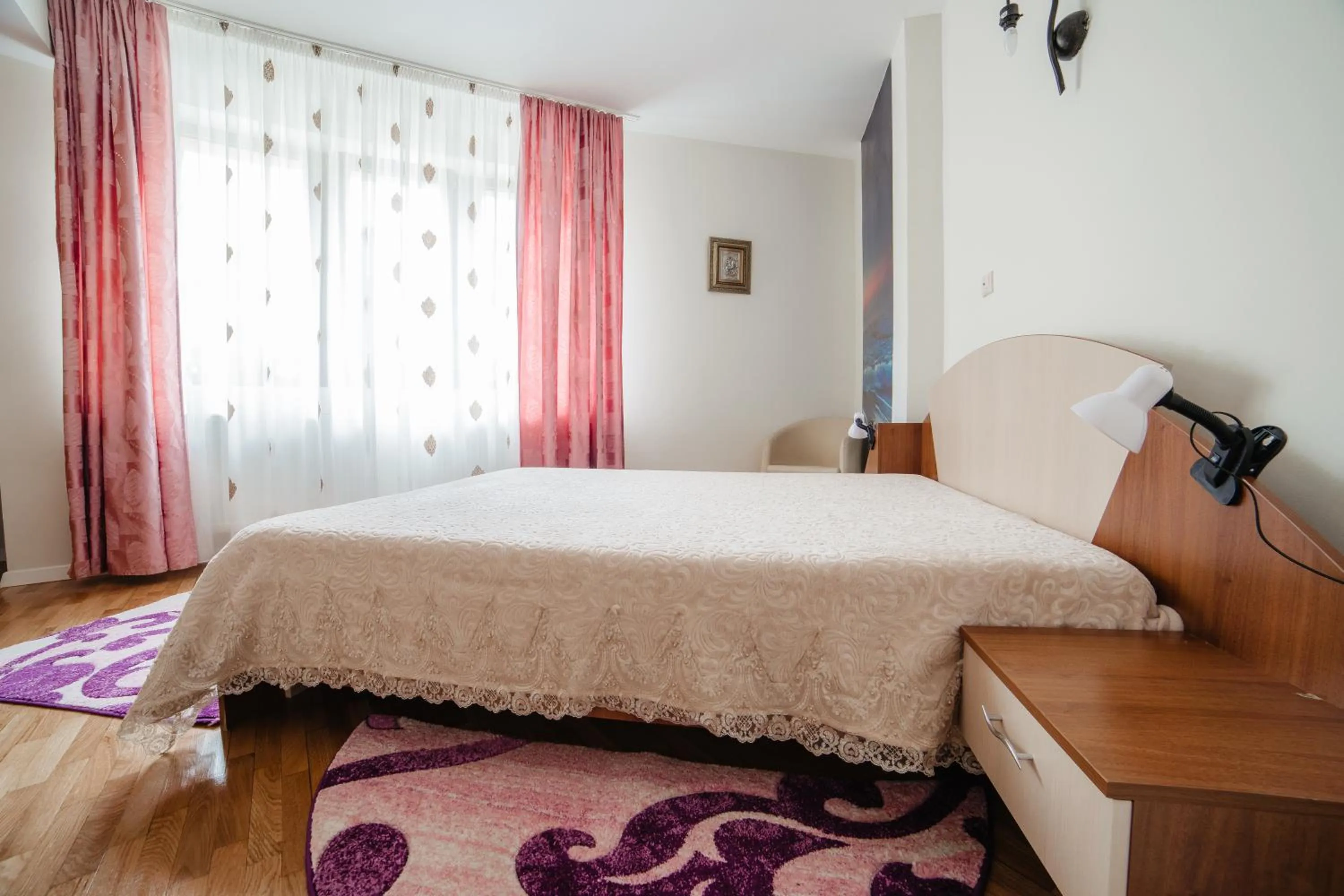 Bed in Pensiunea Floare de Colţ